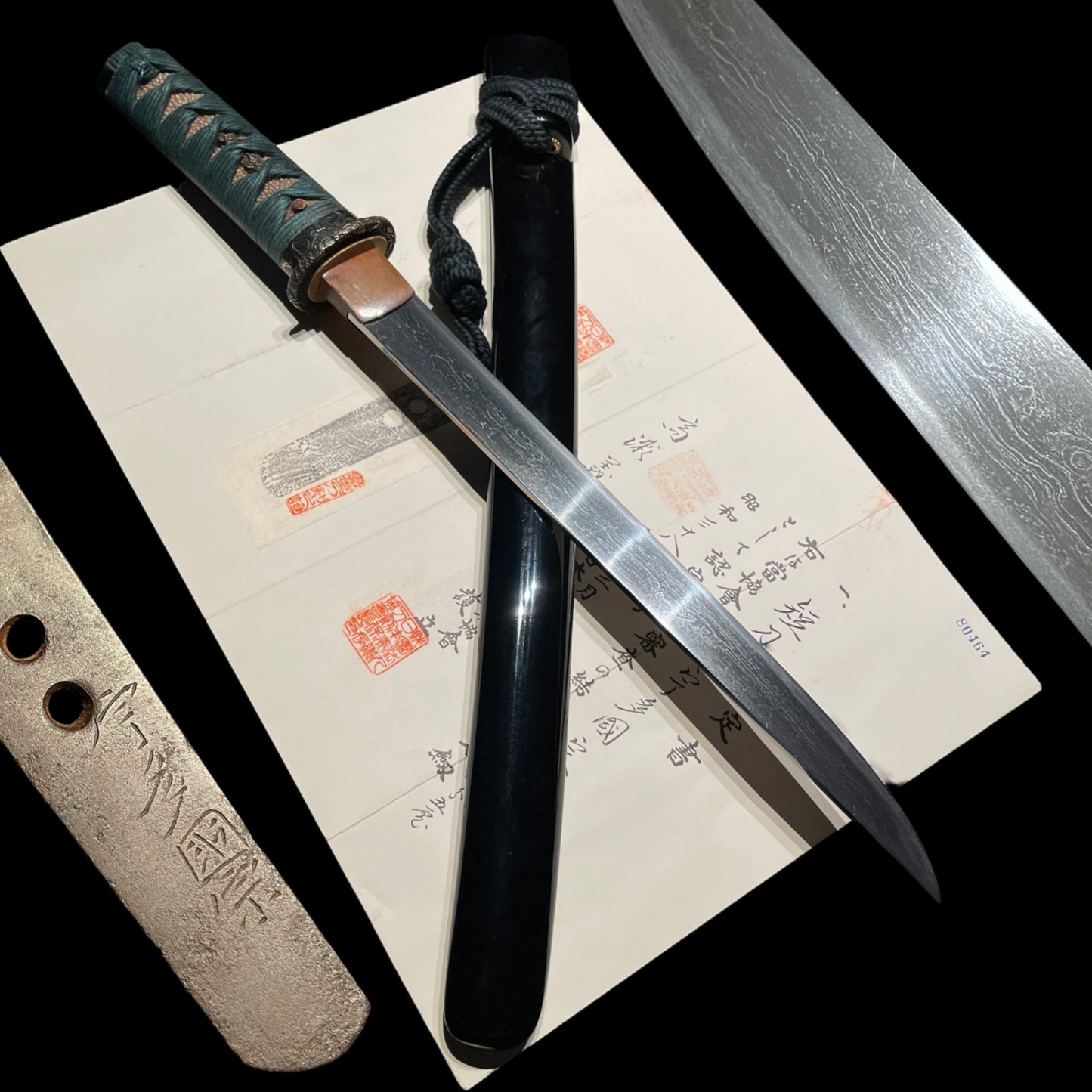 KATAKIRIHA-ZUKURI 片切刃造 HADAMONO 肌物 Tanto, Uda Kunimune 宇多国宗 signed