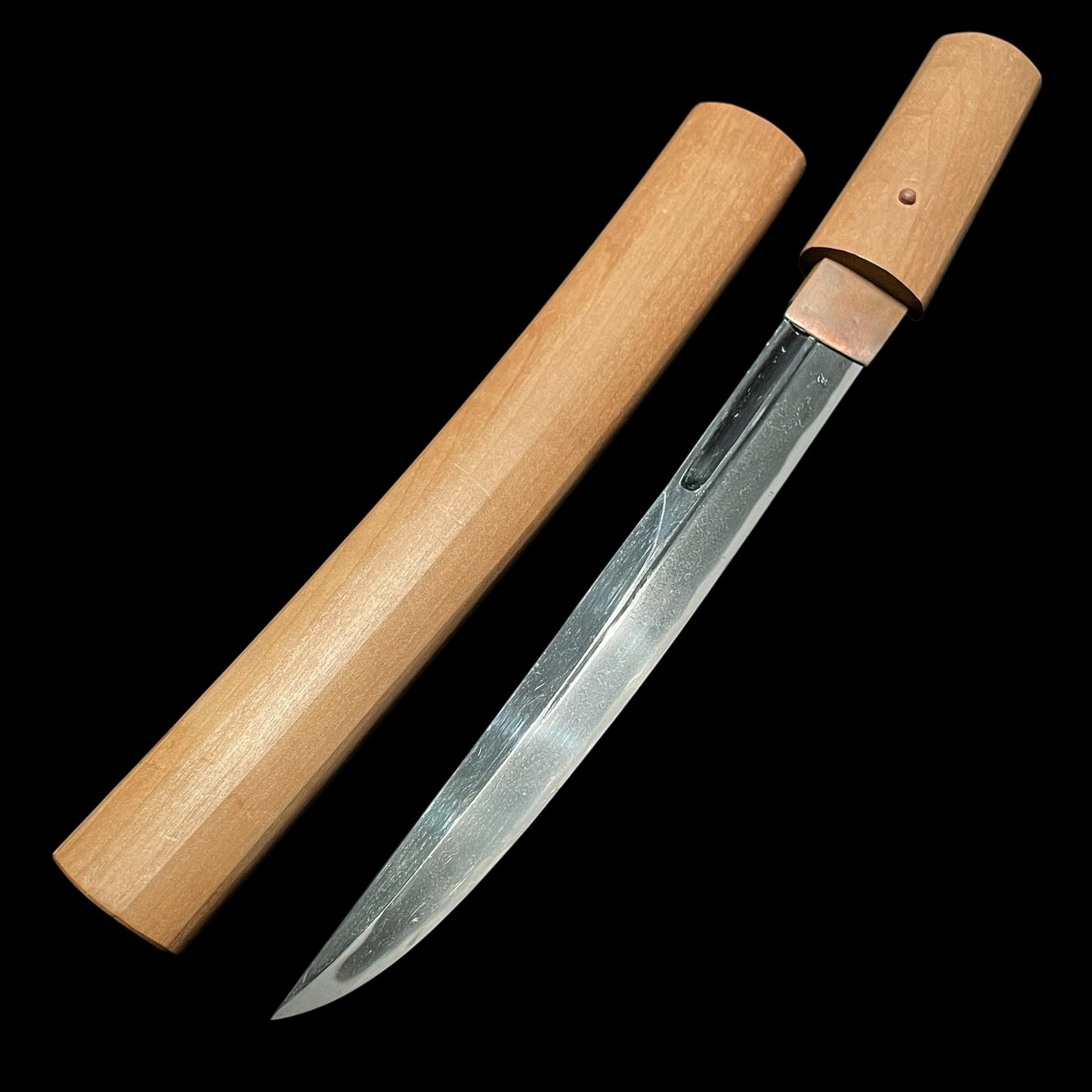 KANMURIOTOSHI-ZUKURI 冠落造 TANTO, Thick Blade, Edo period mumei