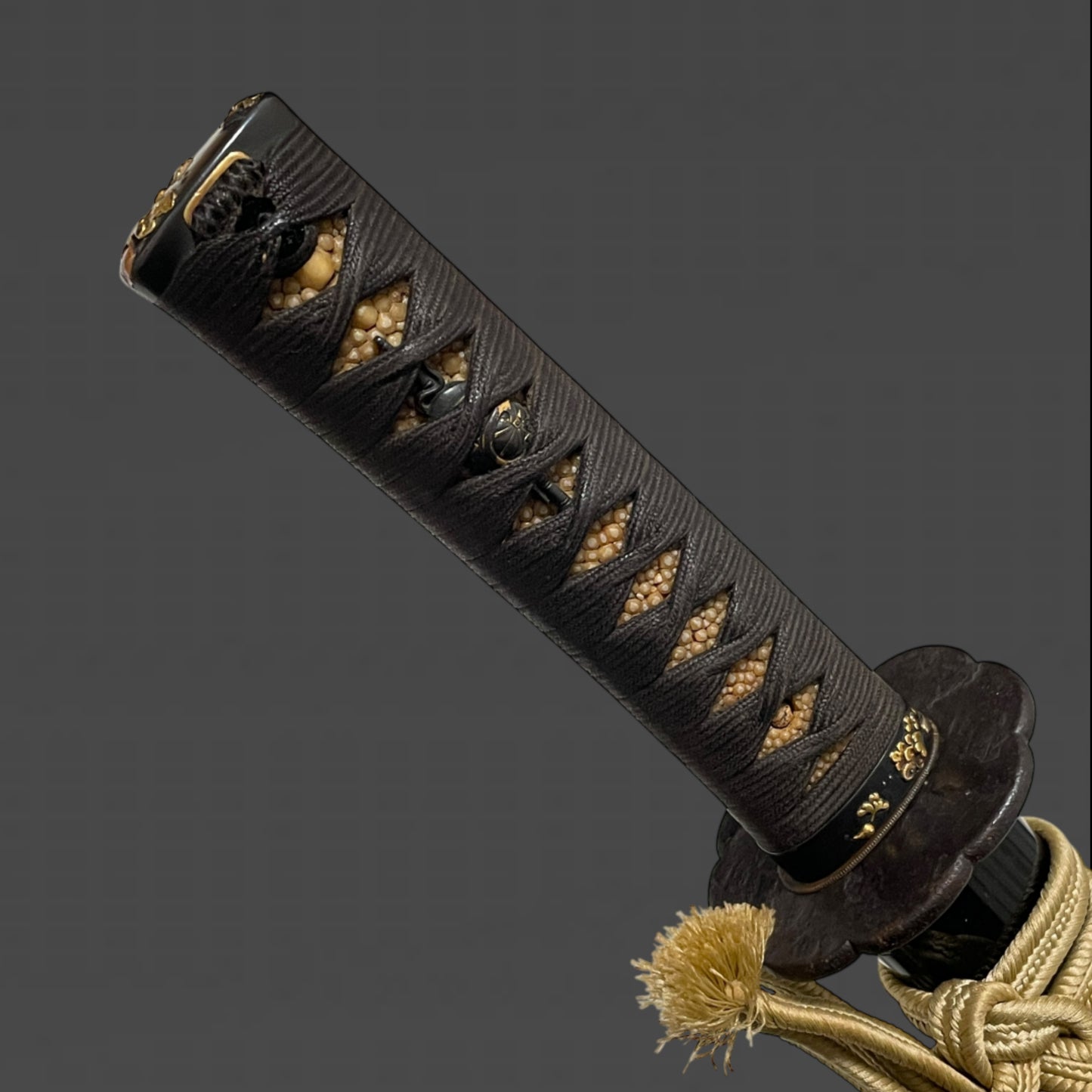 Signed Turnip Fuchikashira 在銘蕪縁頭 Wakizashi, Kabuto Menuki, Edo period mumei