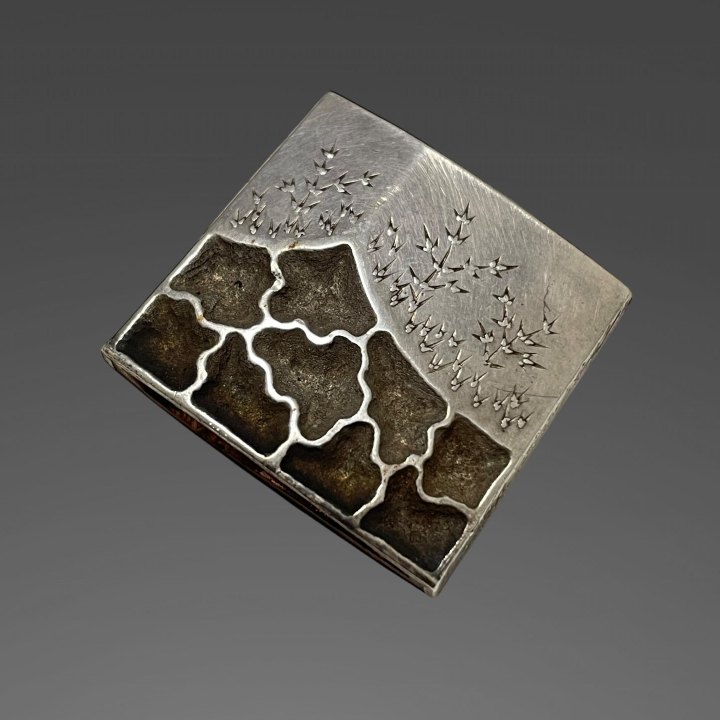 Thundercloud 雷雲 Fuchikashira Long Wakizashi, Peony and Butterfly Tsuba