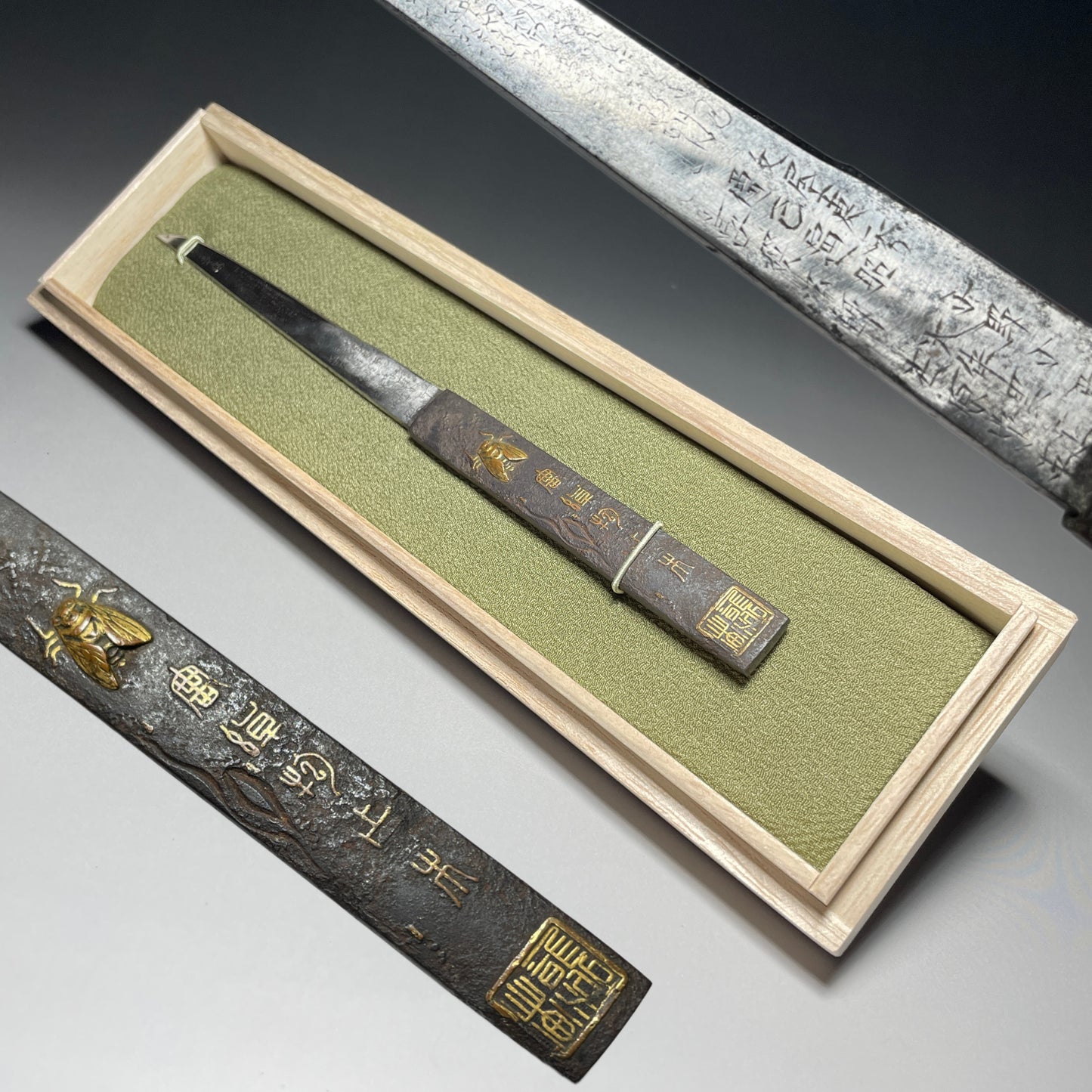 Cicada Kozuka, Signed blade, Iron back, Edo period, with BOX