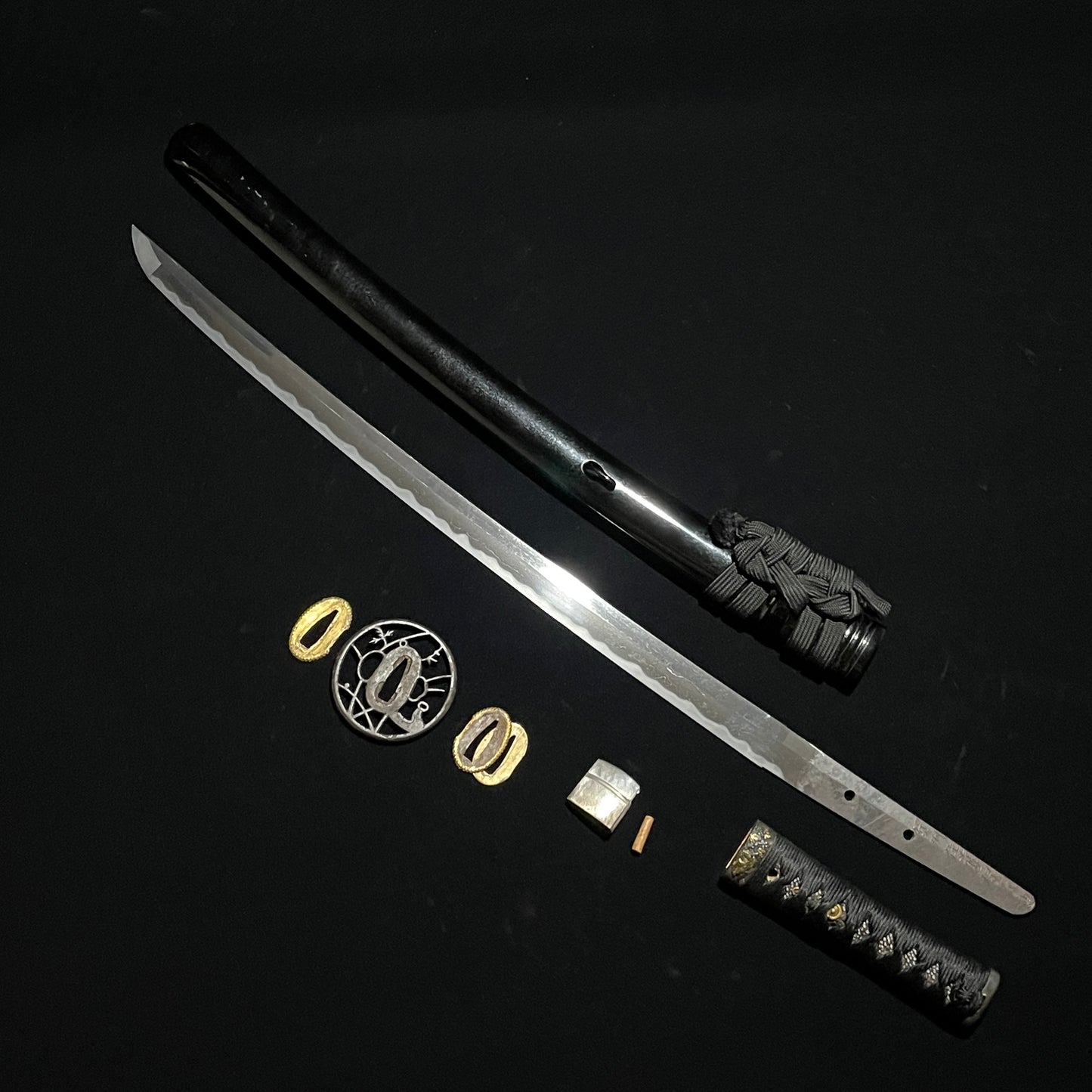 Midareba Wakizashi, Kashuju Fujiwara Ietada Signed, Early Edo period