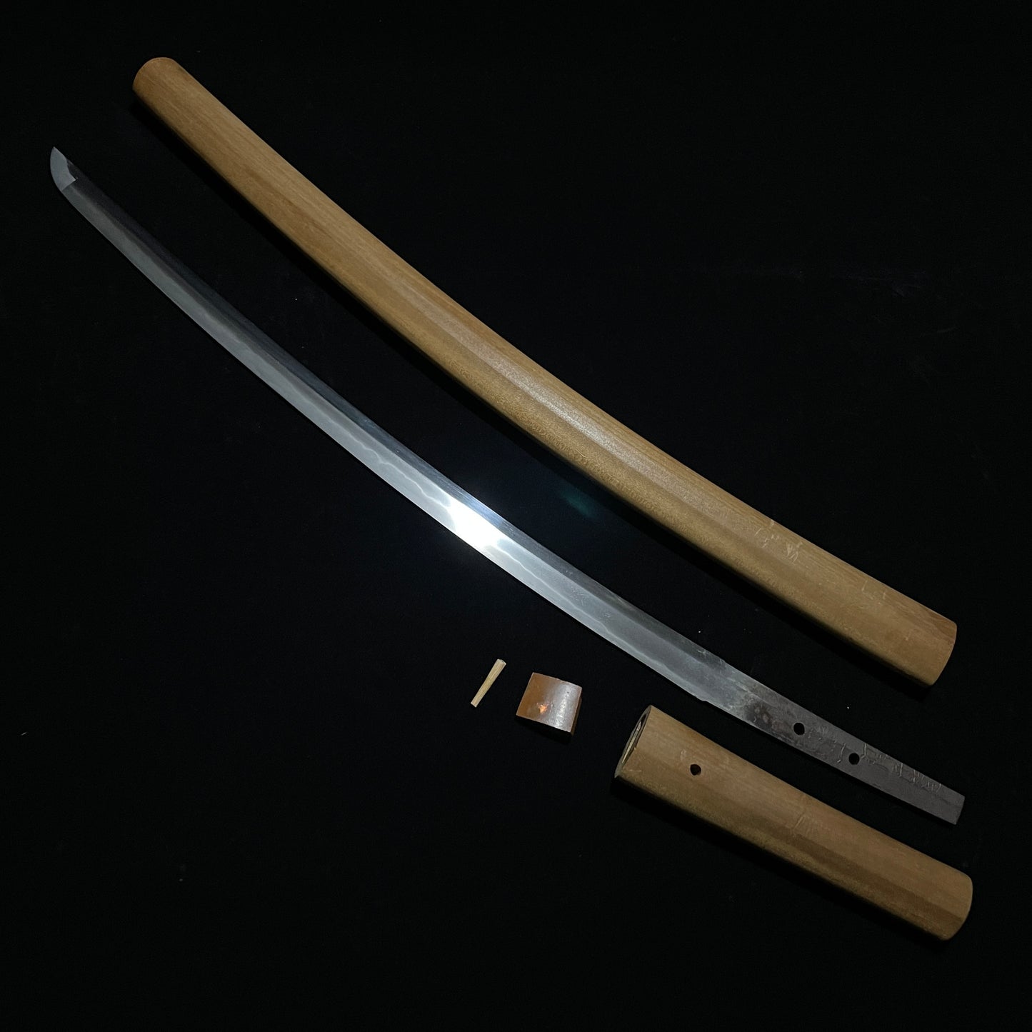 KIKUMON Kawachinokami Sukesada WAKIZASHI, Bizen School, Early Edo period,