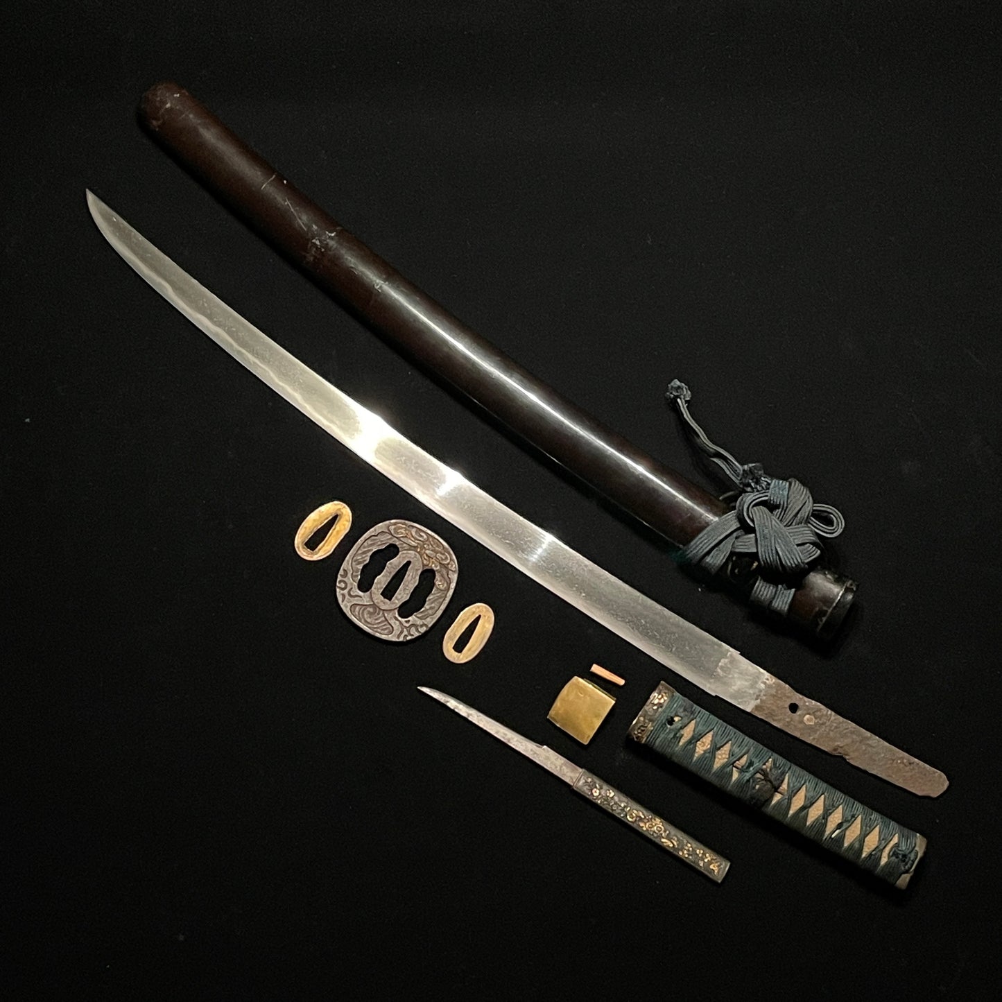 KATAKIRIHA-ZUKURI Kaifuto Wakizashi, with KOZUKA, Edo period mumei