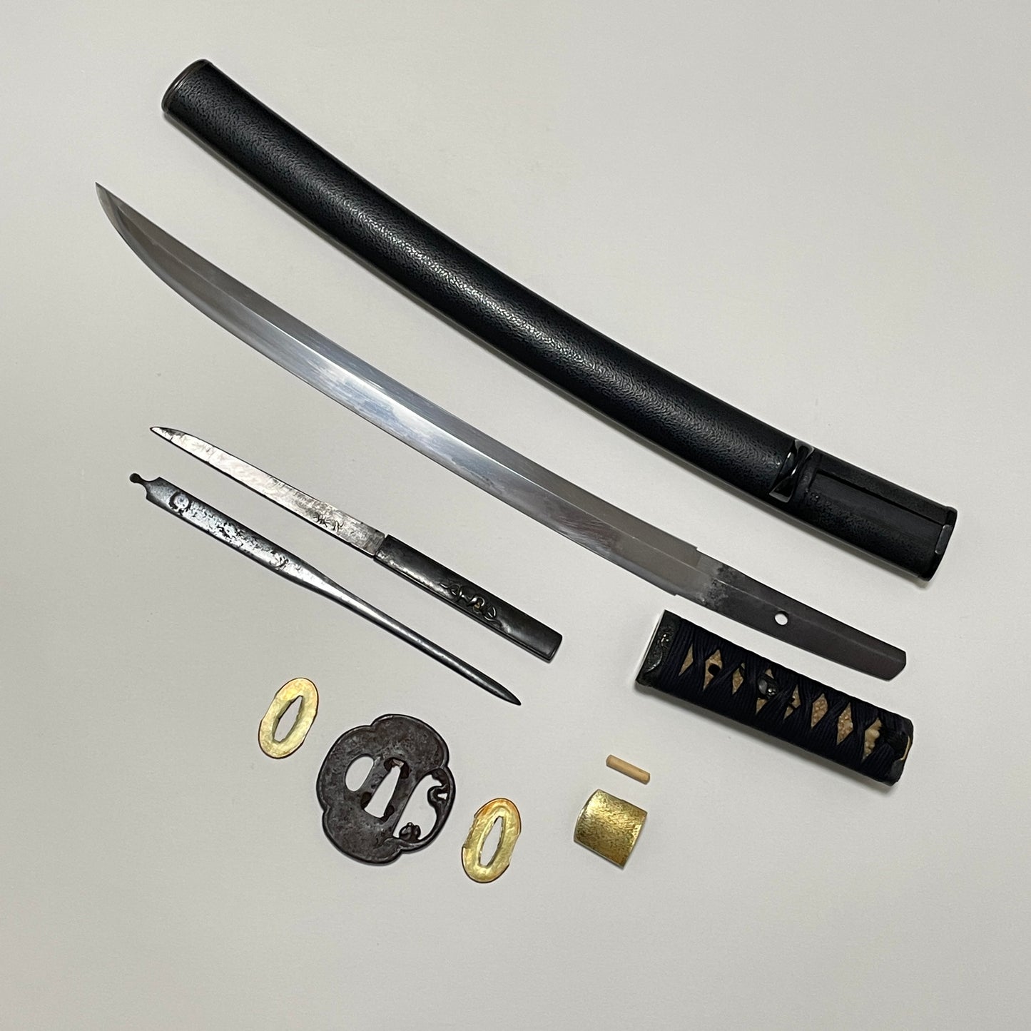 KOTO Mihara Wakizashi, SDragon Fuchikashira, with KOZUKA KOGAI, Muromachi period