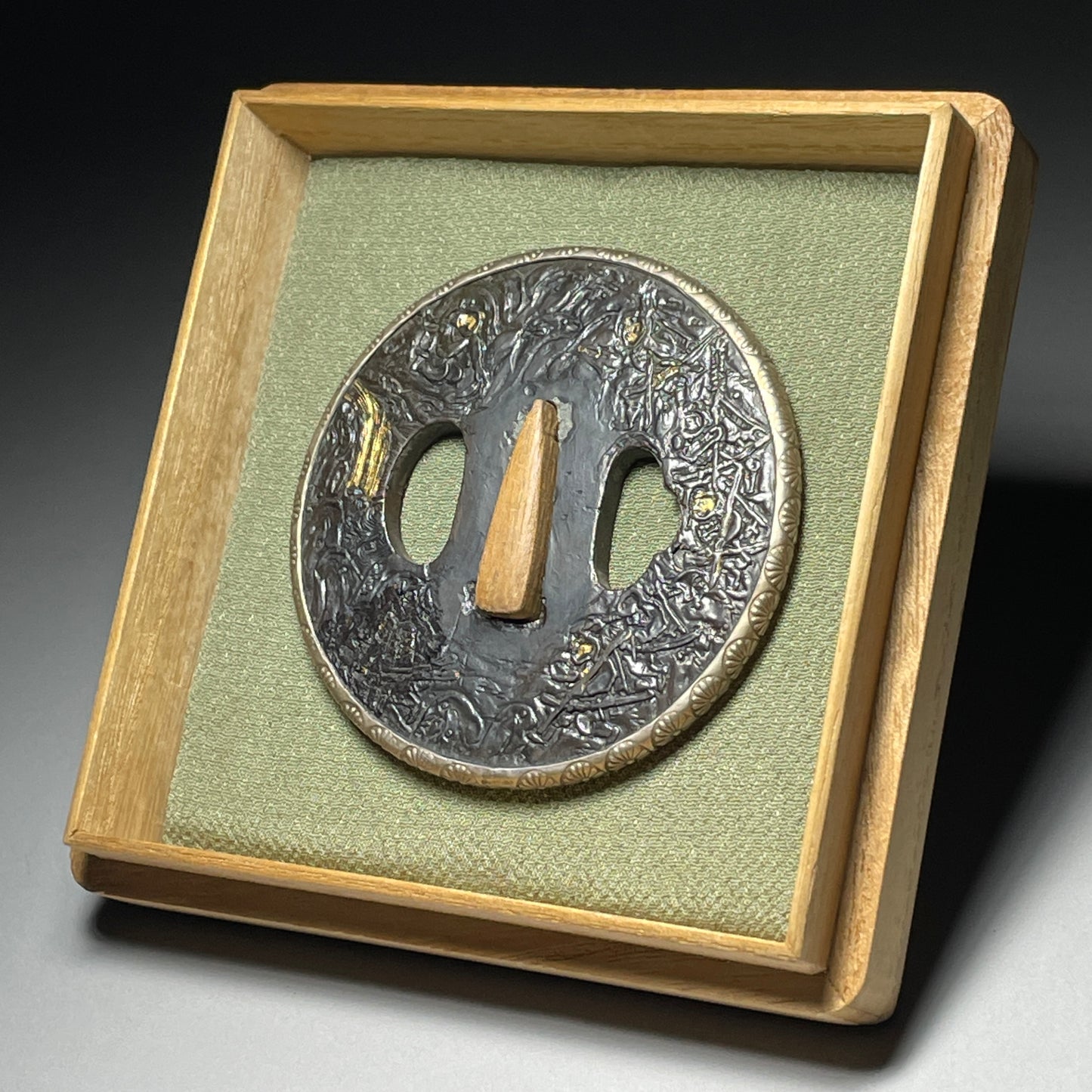 Shakudo Sanmai Kagamishi TSUBA, Silver Kikumon Fukurin, with BOX