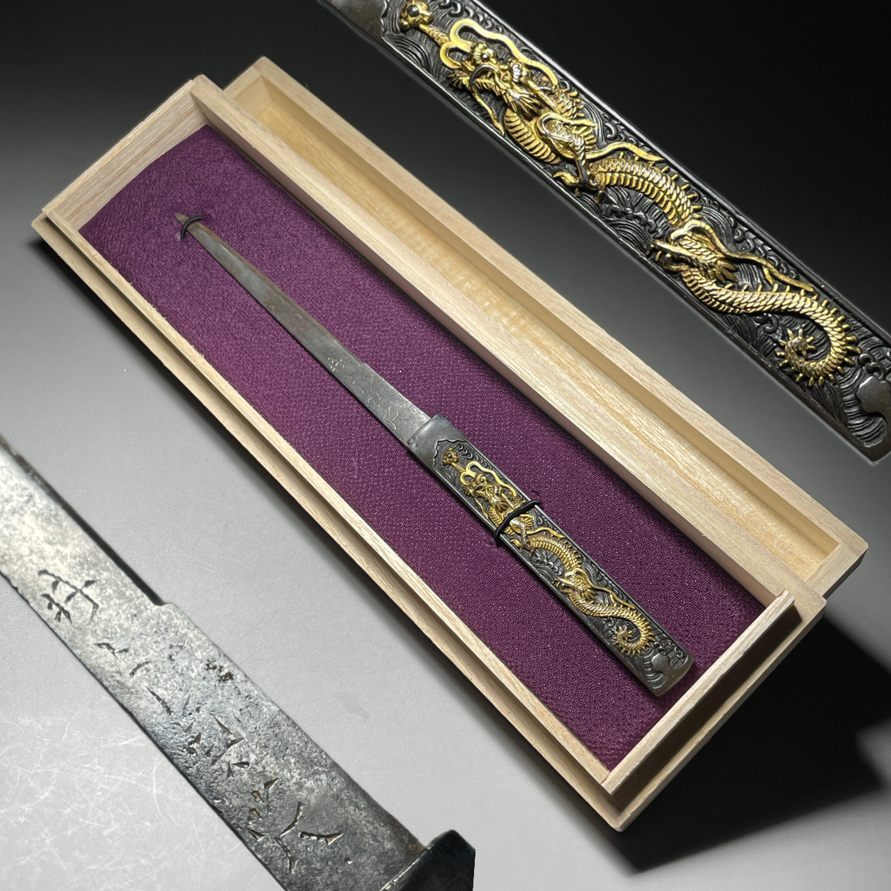 Tamaoiryu Dragon KOZUKA, Shakudo back, Edo period, with BOX