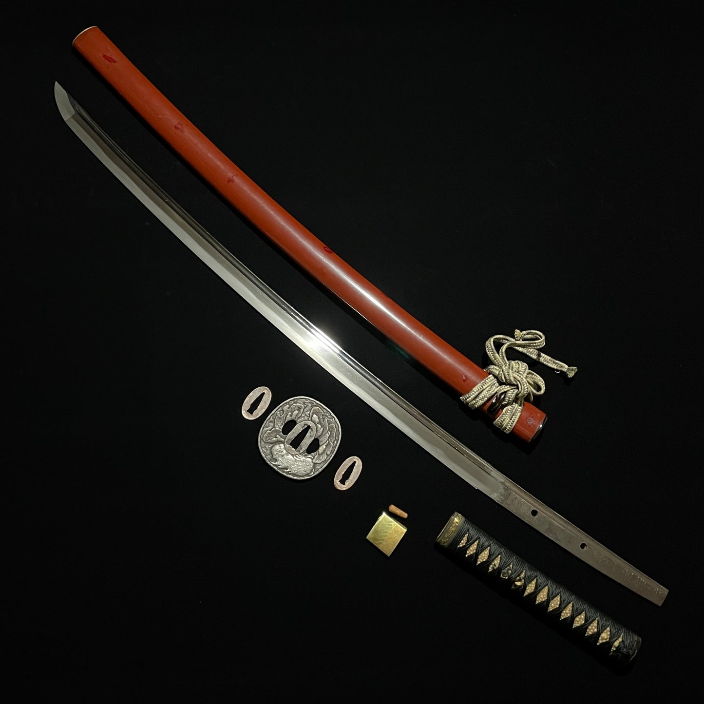 Oshuju Tsunafusa Red KATANA, Early Edo period, with NBTHK Certificate