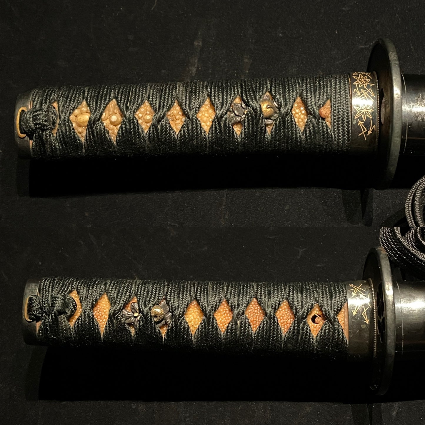 Authentic Black Wakizashi, Maple pine needles Shakudo Fuchikashira, Edo period