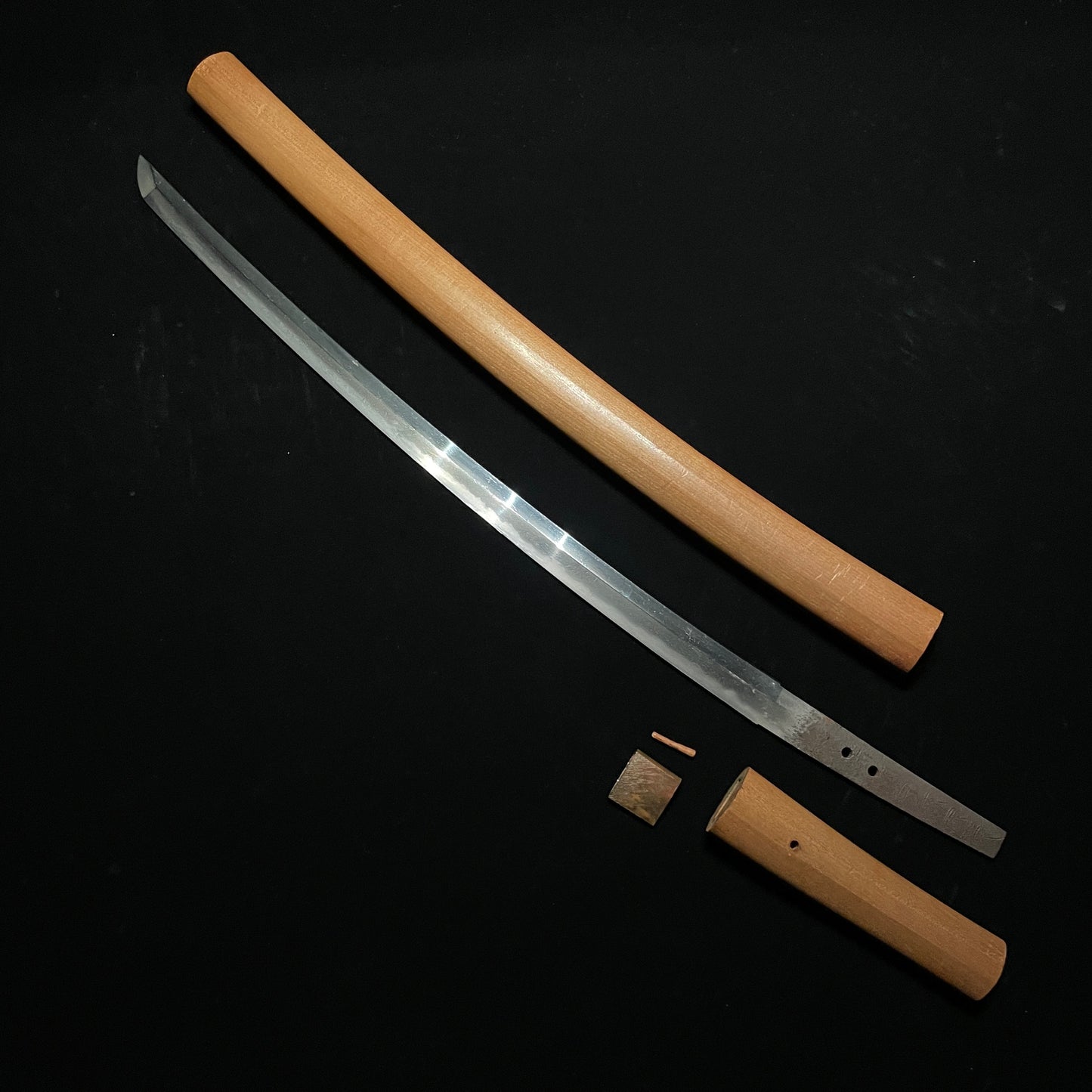 Kawachinokami Kunihide signed Long WAKIZASHI, Early Edo period