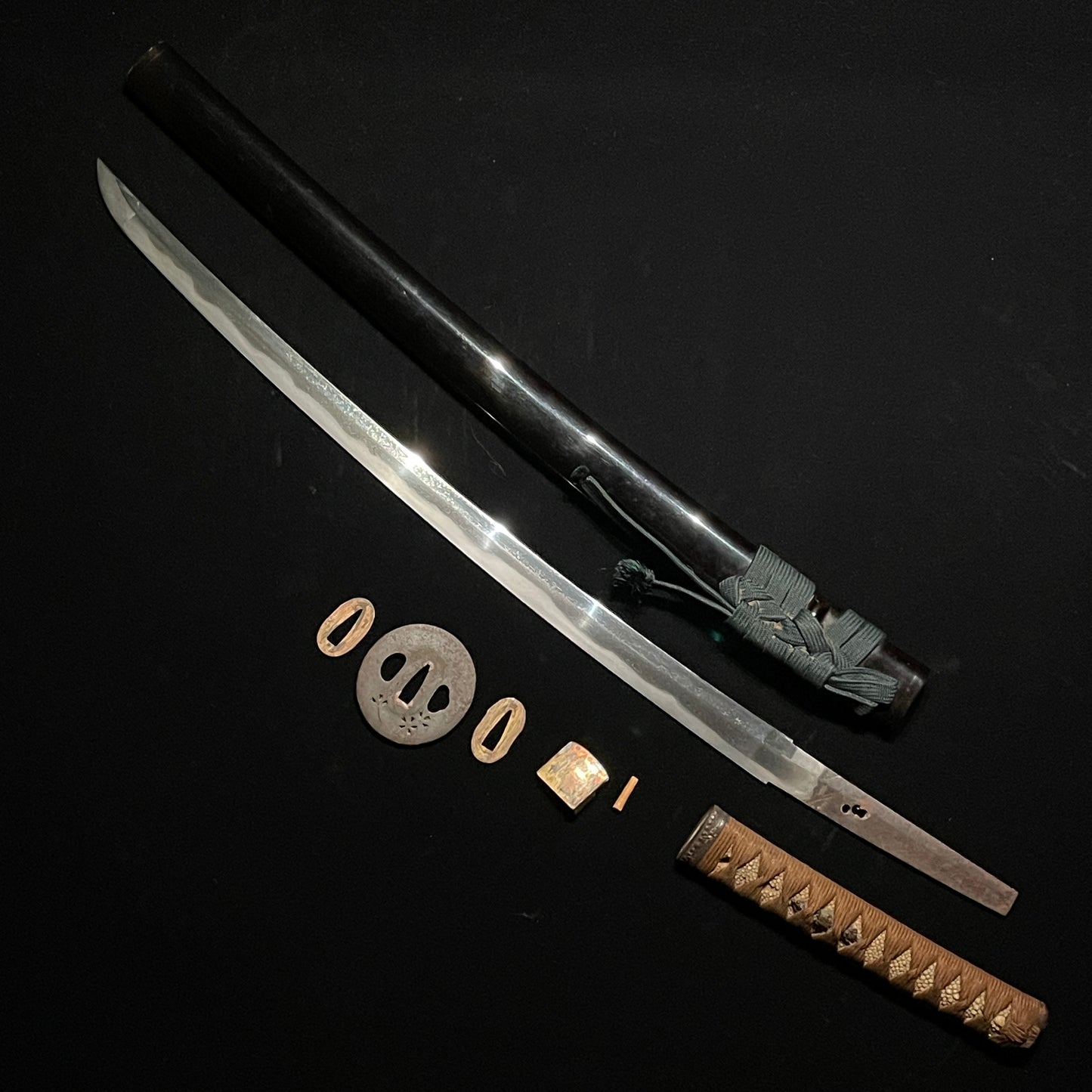 Oonotare Long Wakizashi, Signed TSUBA, Edo period mumei