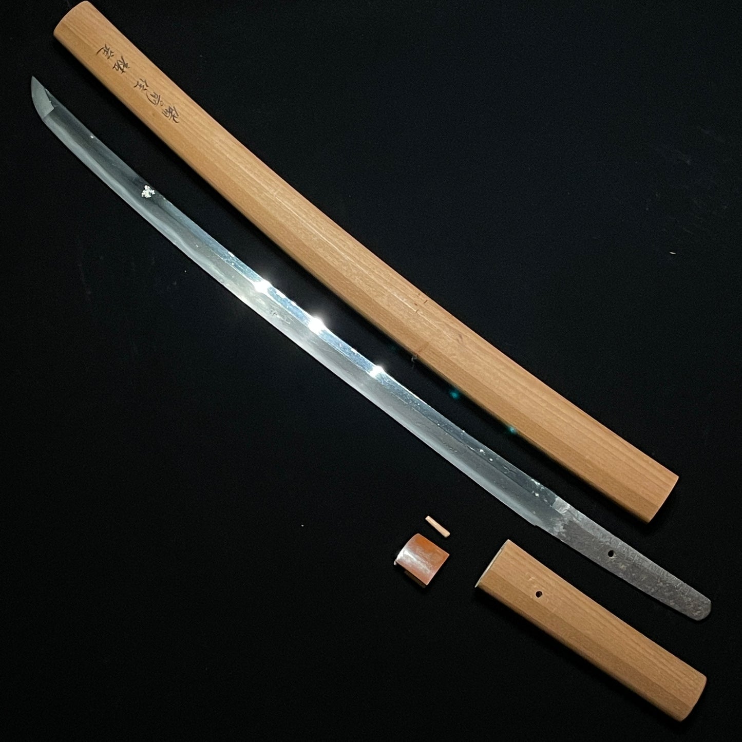 Bizenju Sukesada 備前住祐定 signed, Long WAKIZASHI, Muromachi period