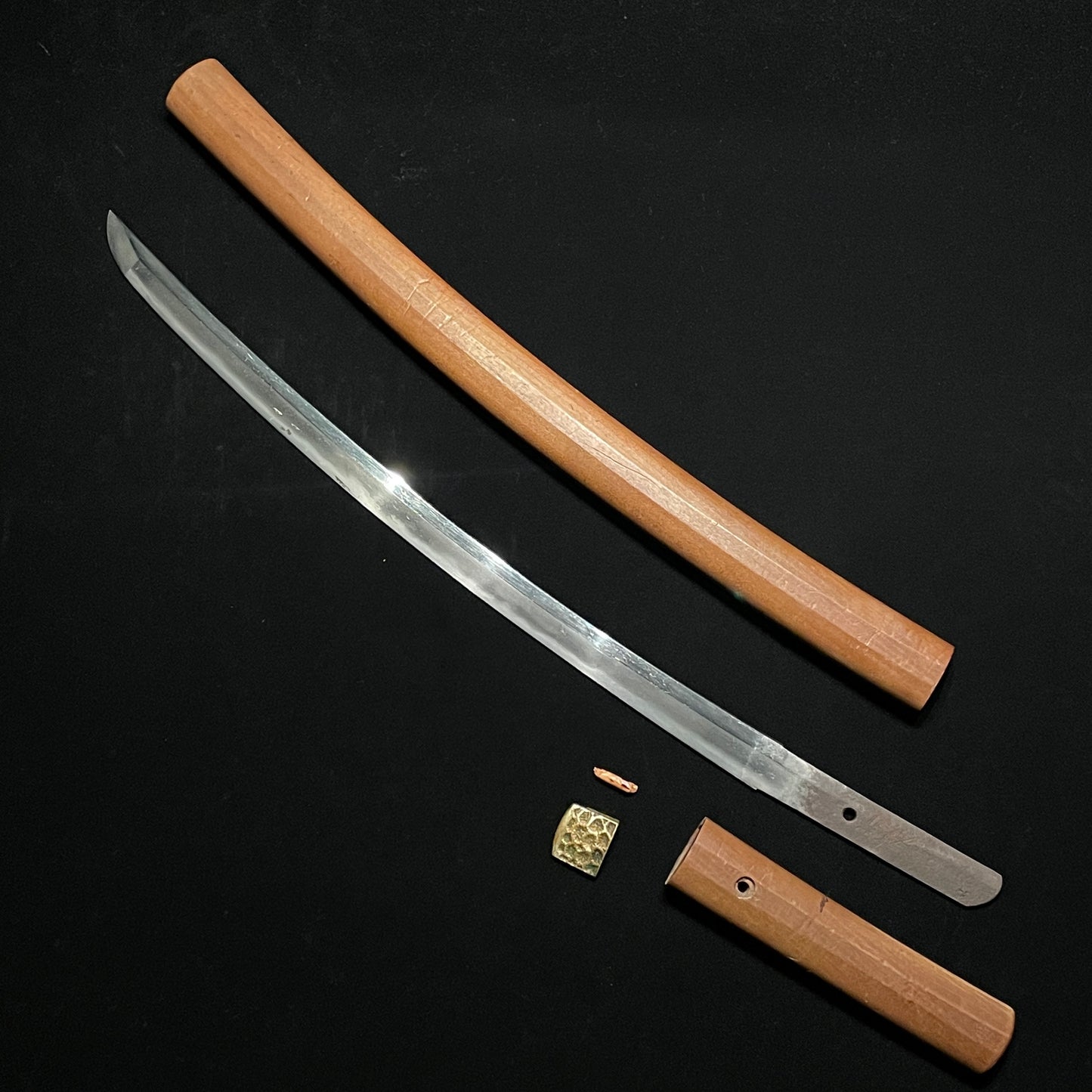 Notare Hamon Wakizashi in Shirasaya, Edo period mumei, 448mm (17.64 in.)