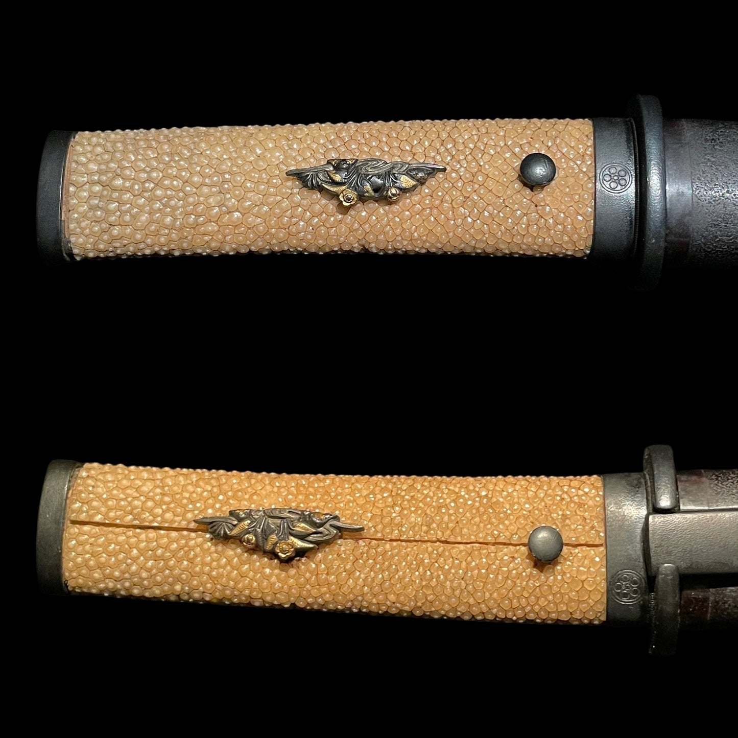 Umebachi Family Crest Fittings WAKIZASHI, with KOZUKA, Edo period mumei