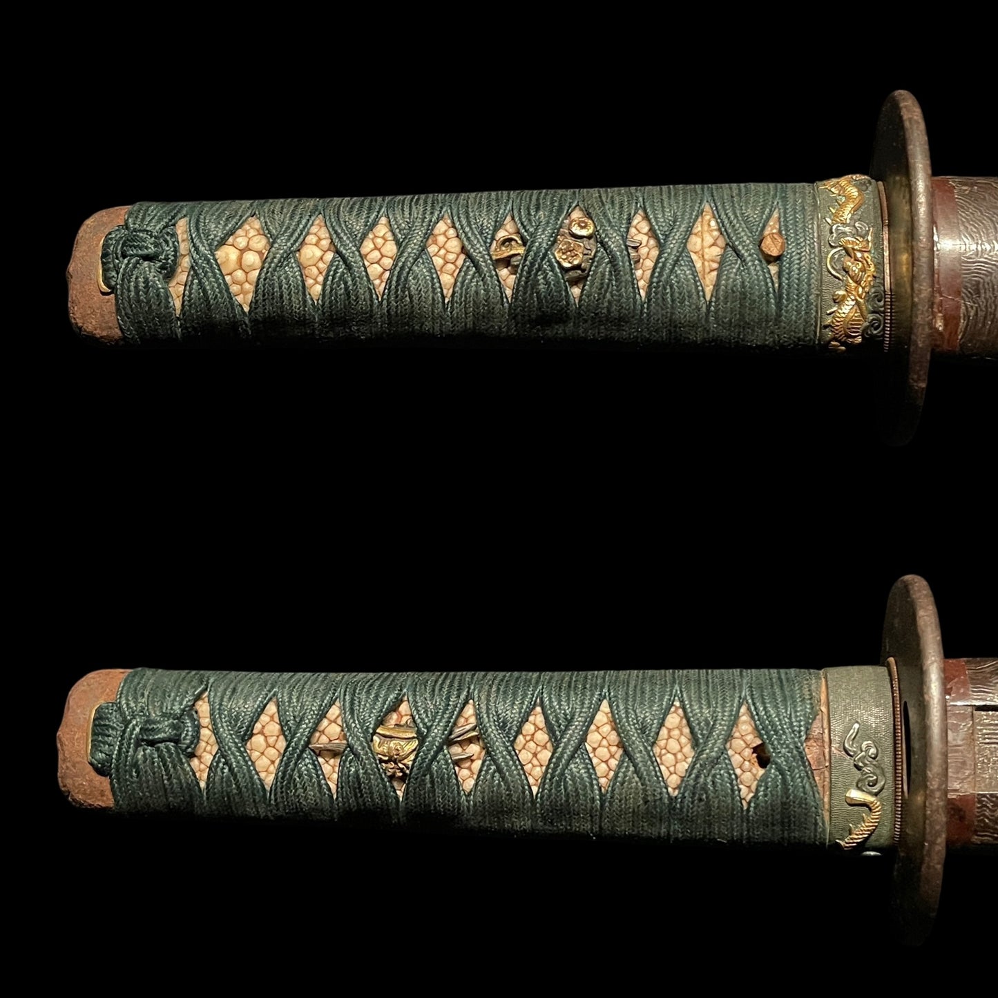 Dragon Fuchi Wakizashi, 武蔵住光正 Musashiju Mitsumasa Signed Tsuba, Edo period