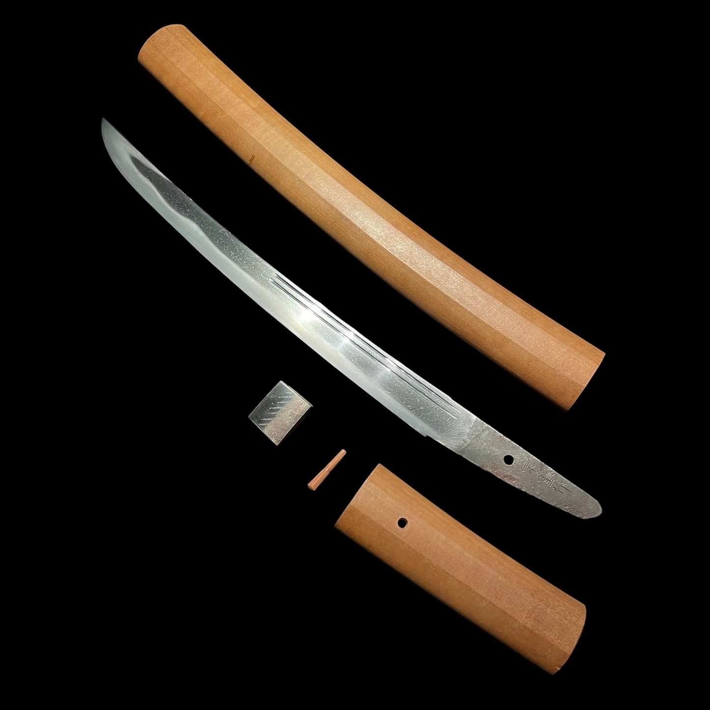 HORIMONO Sasatake 笹竹 TANTO, Muneshige 宗重 signed, Hirazukuri blade