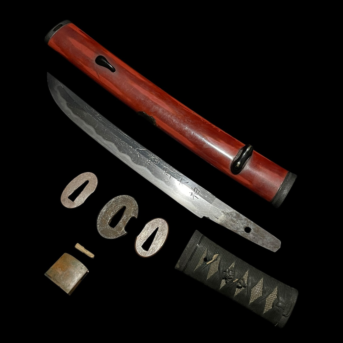 HORIMONO Red Tanto, 八幡武大神 梵字, Shakudo Dragon Menuki, Edo period mumei