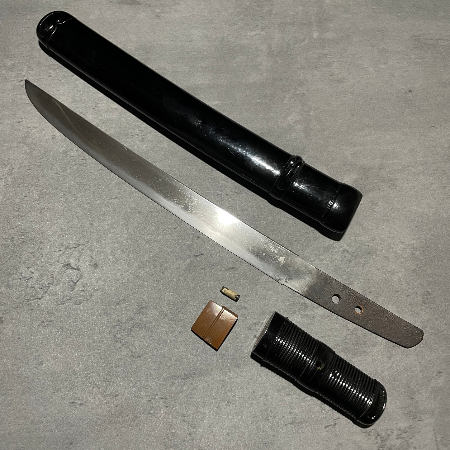 Bishu Nobufusa 備州信房 signed, Hirazukuri TANTO, In Kurosaya