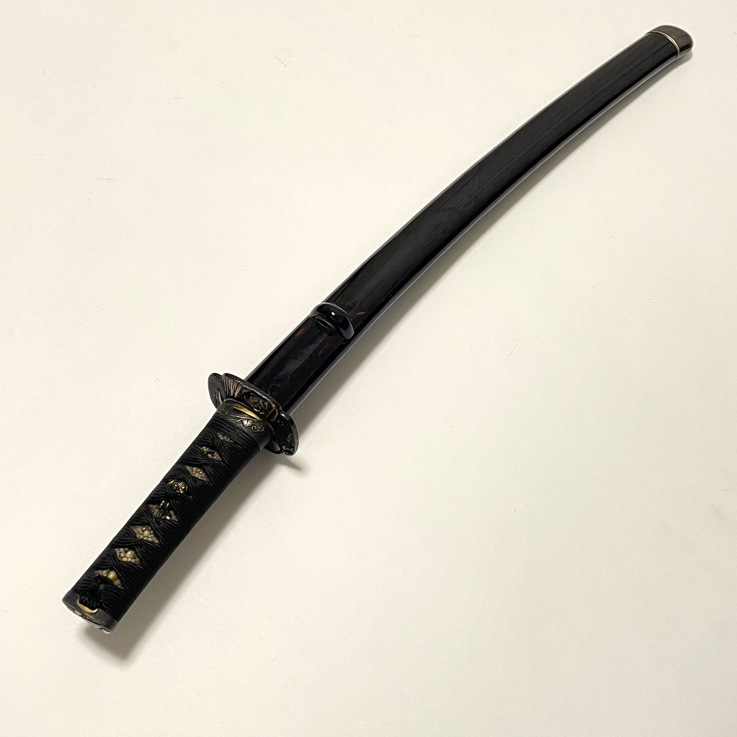 NAGAMAKI-NAOSHI 長巻直 Wakizashi, Ornate Mountings Koshirae, with Kozuka