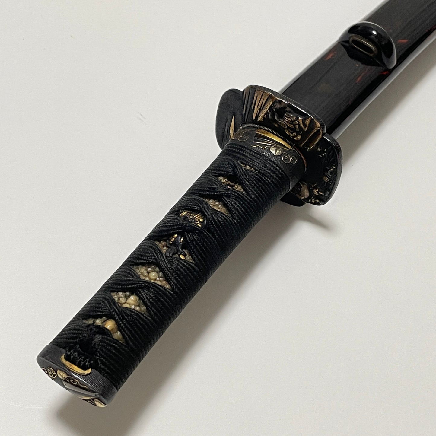 NAGAMAKI-NAOSHI 長巻直 Wakizashi, Ornate Mountings Koshirae, with Kozuka