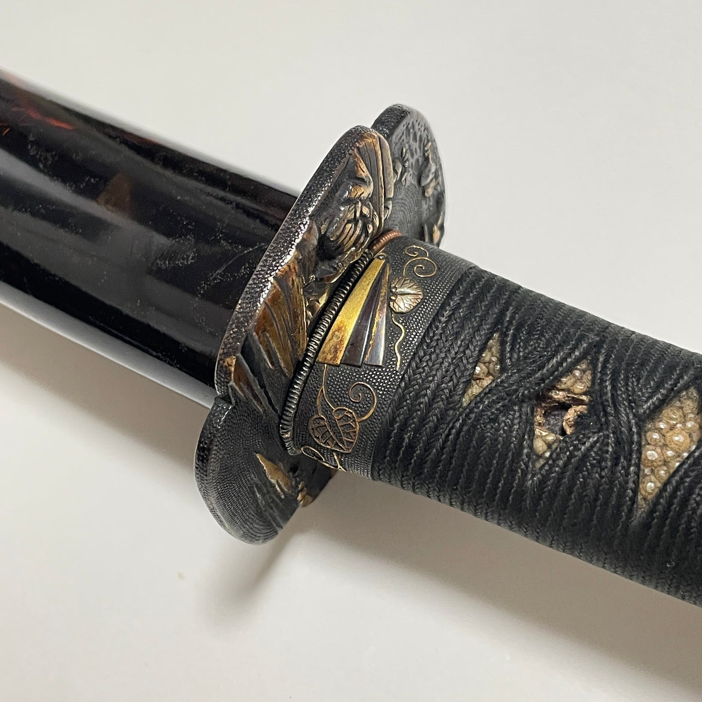 NAGAMAKI-NAOSHI 長巻直 Wakizashi, Ornate Mountings Koshirae, with Kozuka
