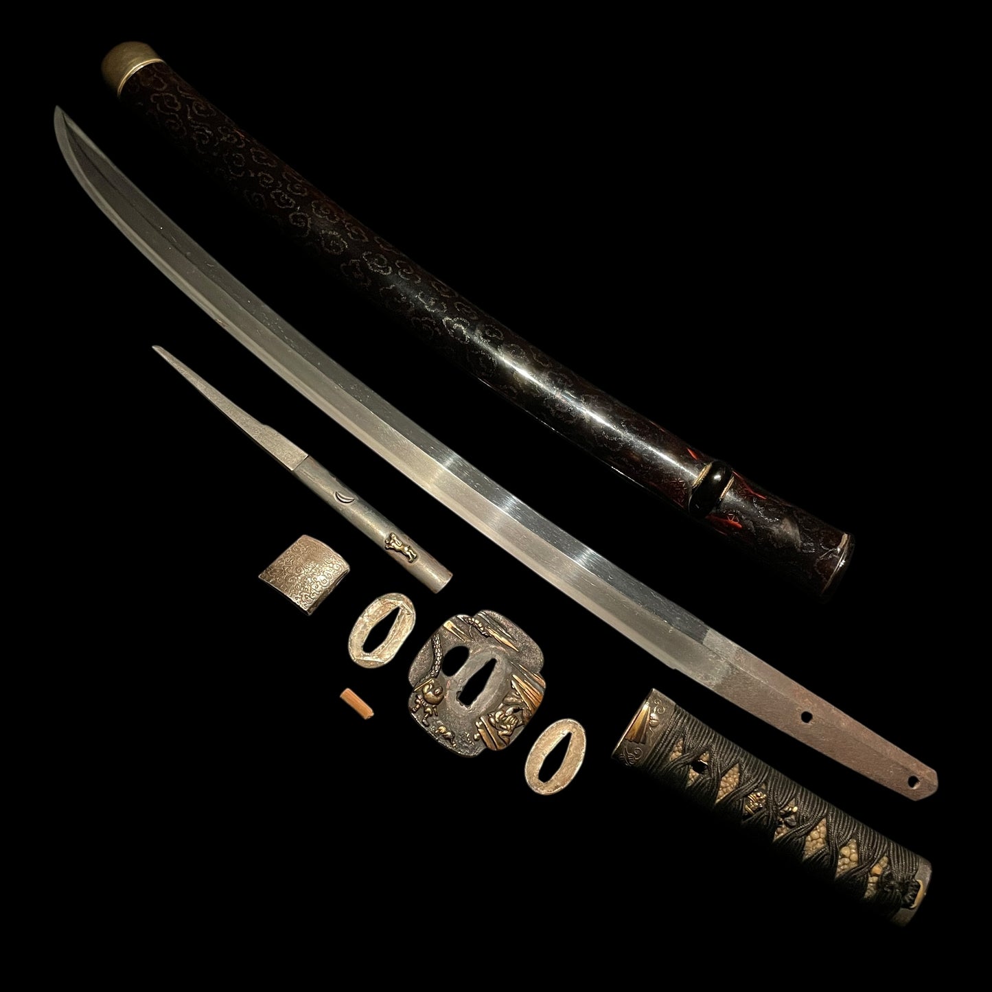 NAGAMAKI-NAOSHI 長巻直 Wakizashi, Ornate Mountings Koshirae, with Kozuka