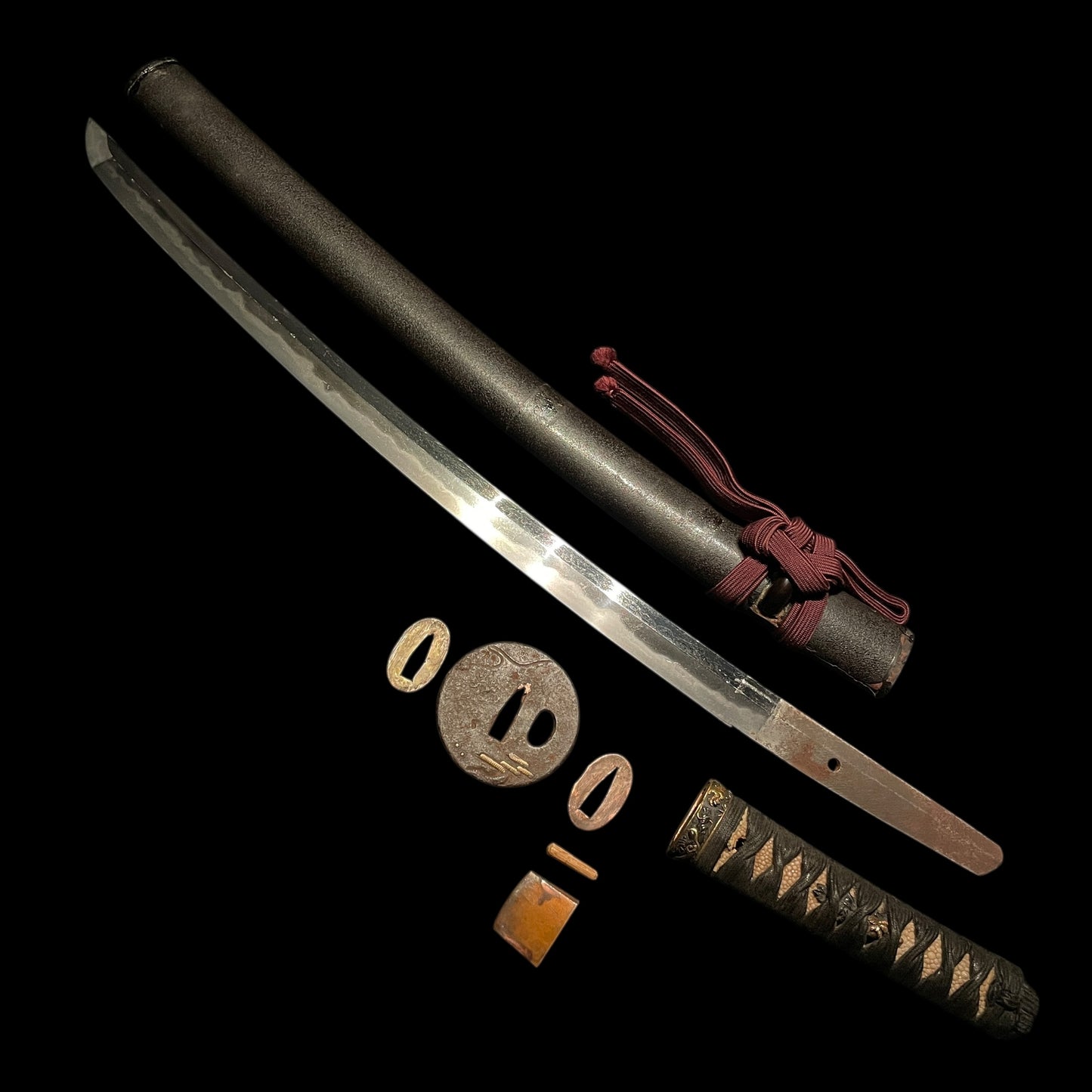 Dragon and Tiger Fuchi 龍虎縁 WAKIZASHI, Botan shishi Menuki 牡丹獅子目貫, Edo period