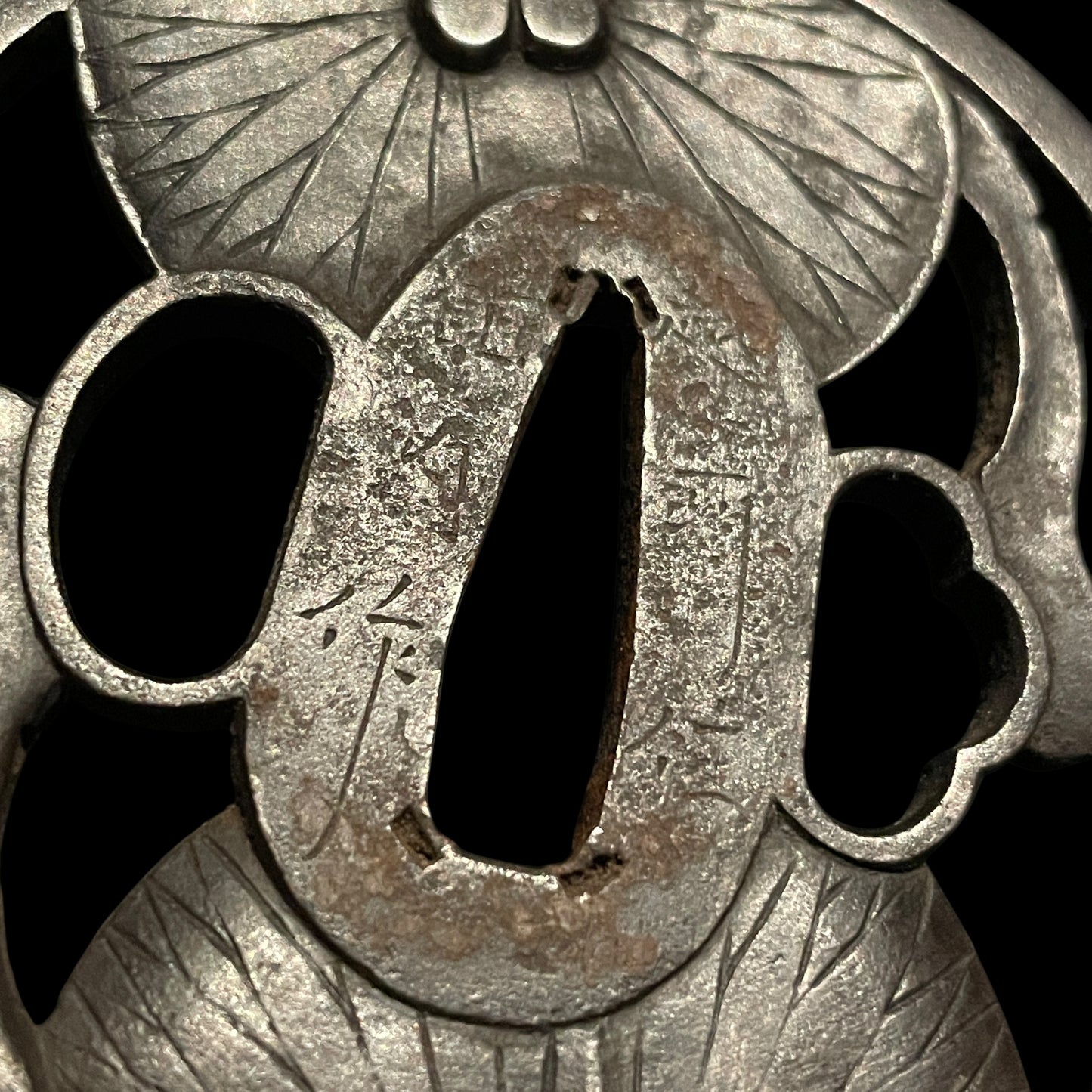 Midareba 乱刃 Long WAKIZASHI, Echizenju Shimosaka 越前住下坂 signed, Edo period