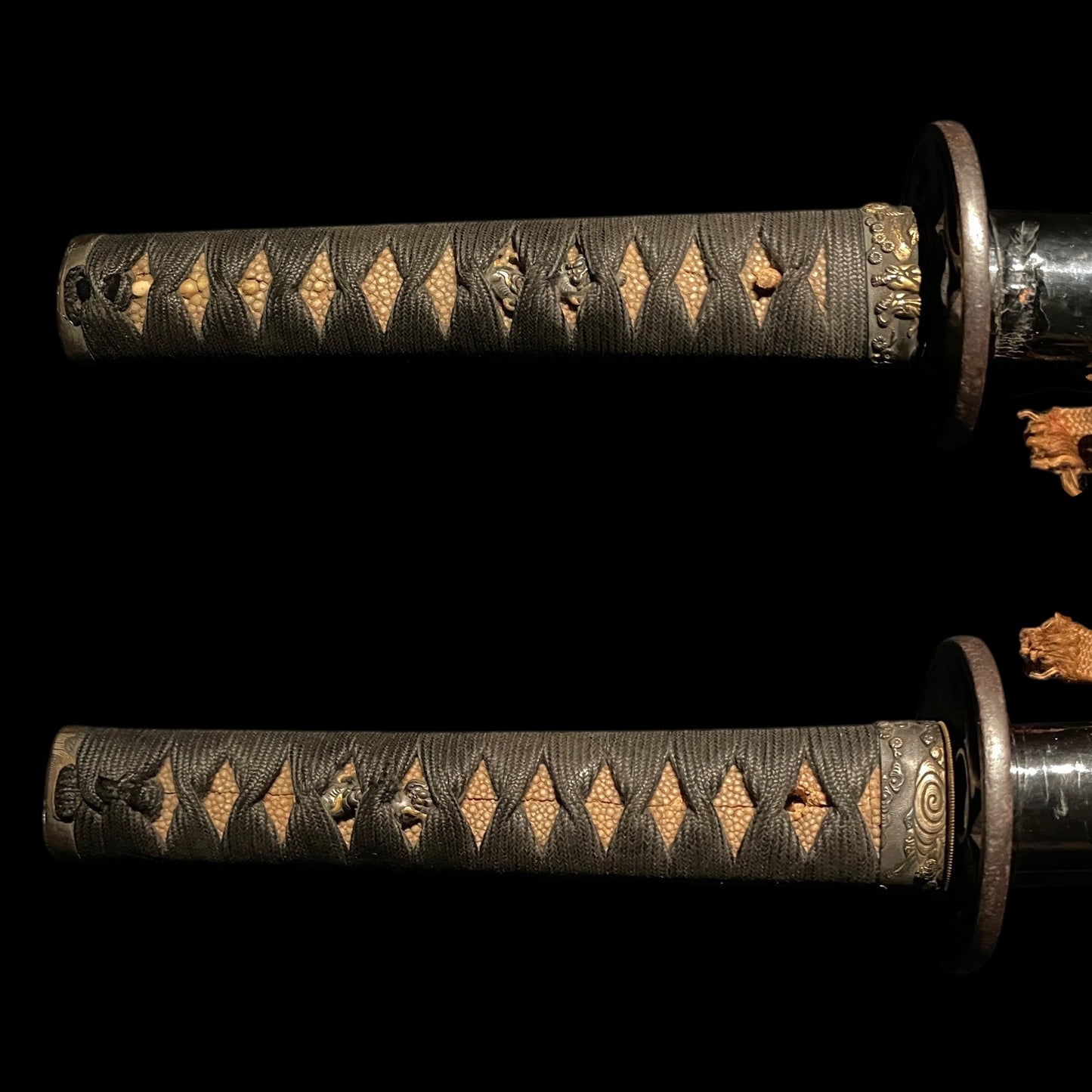 Midareba 乱刃 Long WAKIZASHI, Echizenju Shimosaka 越前住下坂 signed, Edo period