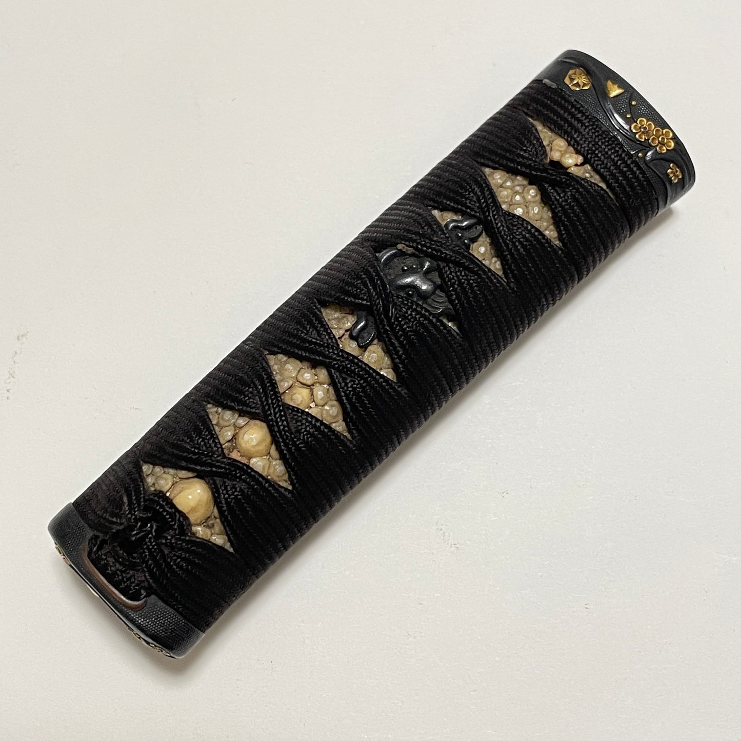 KANMURIOTOSHI 冠落とし TANTO, Kaneuji 兼氏 signed with KOZUKA, Muromachi period