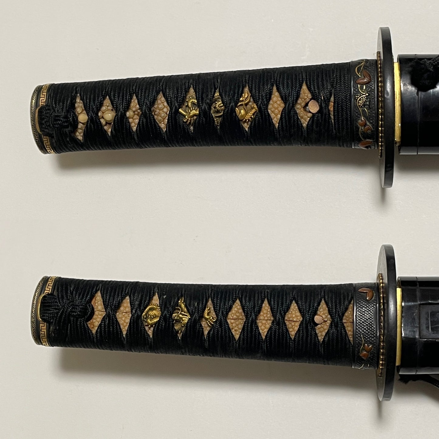 Hou 伯 signed WAKIZASHI, Raimon 雷紋 Kashira, Fuemaki-Zaya 笛巻鞘, Edo period