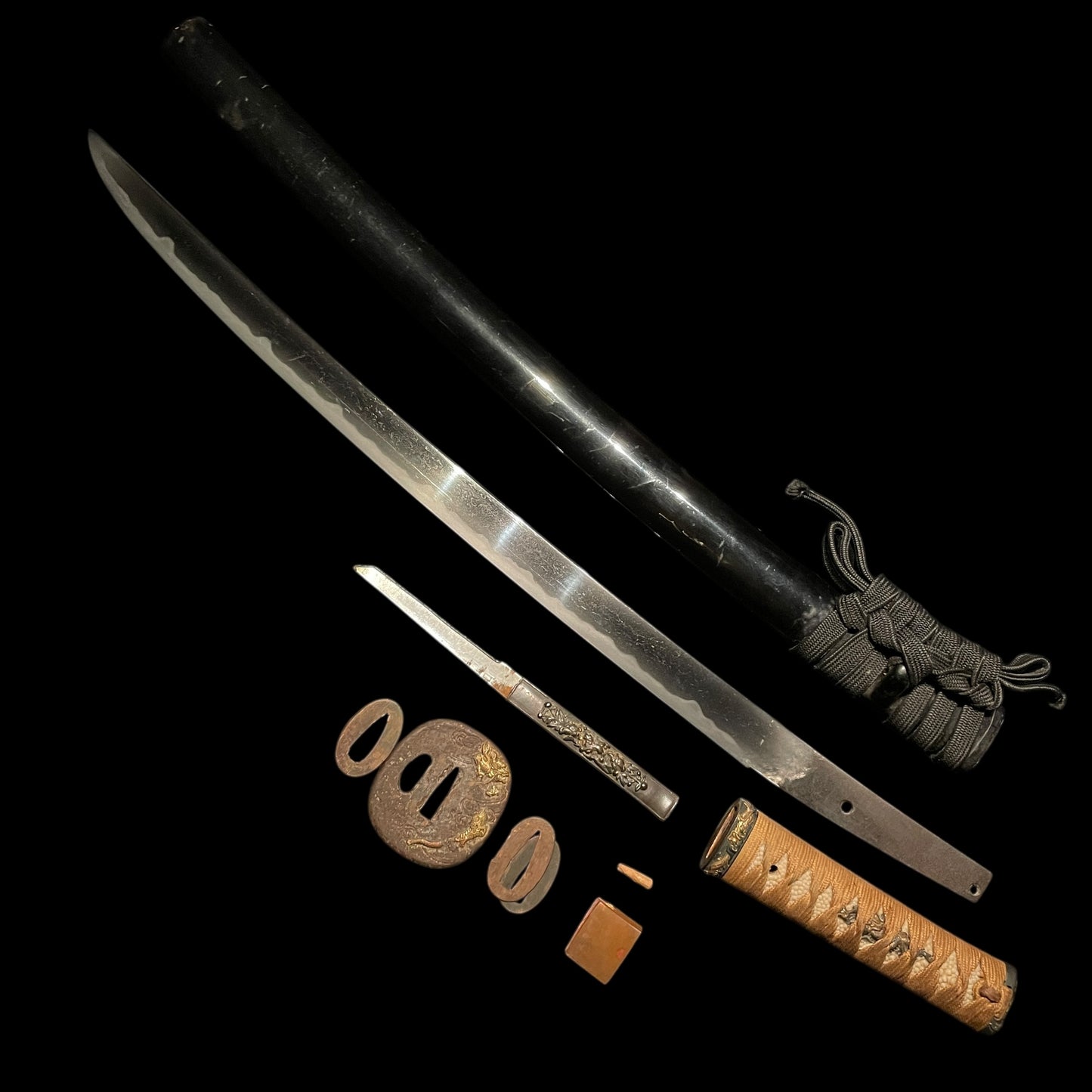 Long Hirazukuri Wakizashi, Kanemoto 兼元 signed, Dragon Fittings with Shirasaya