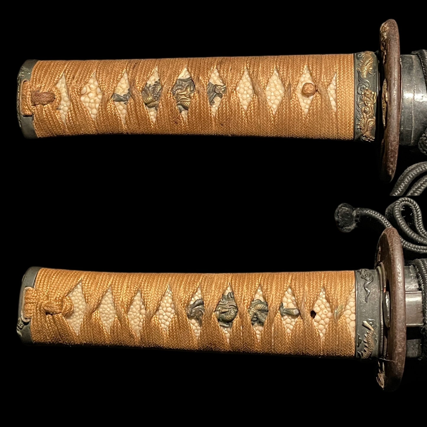 Long Hirazukuri Wakizashi, Kanemoto 兼元 signed, Dragon Fittings with Shirasaya