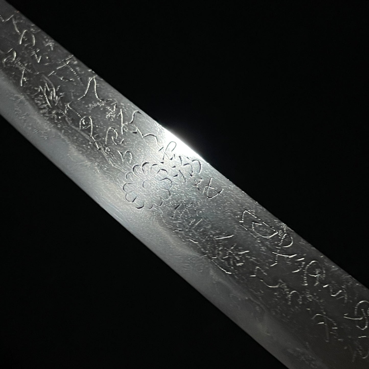 Toshin-Chokoku 刀身彫刻 Poetry sculpture TANTO, Sanjo Munechika 三条宗近 signed