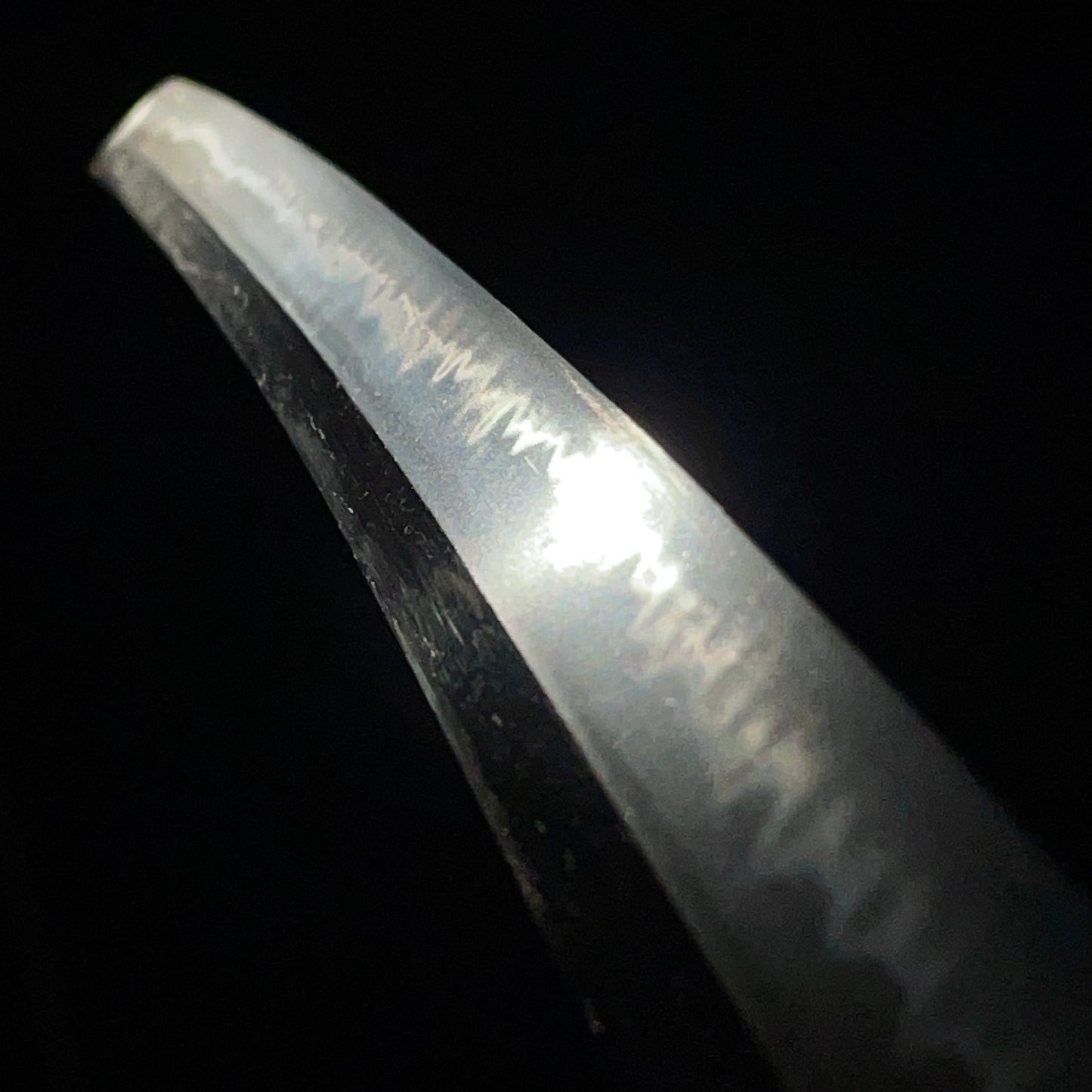 Midareba 乱刃 Long Wakizashi, Heavy blade, Horse Menuki, Edo period mumei