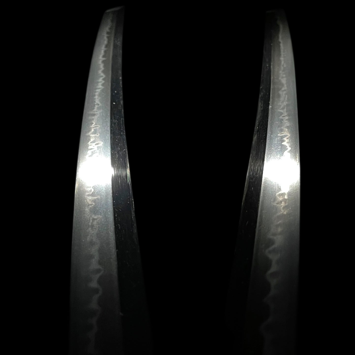 Midareba 乱刃 Long Wakizashi, Heavy blade, Horse Menuki, Edo period mumei