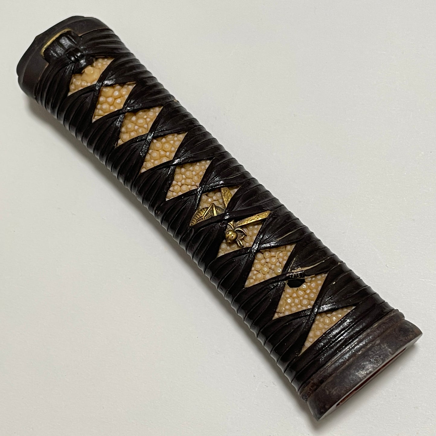 Echizenkoku Kanenori 越前国兼則 signed Wakizashi, Bee Menuki and Iron Fittings