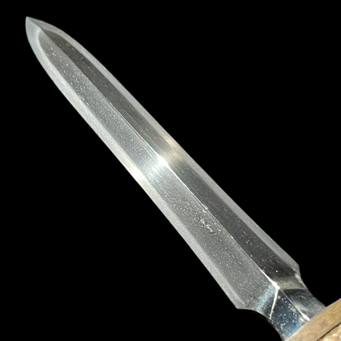 Hirasankaku-Yari 平三角槍 in Tanto Koshirae, Sho 正 signed, Edo period