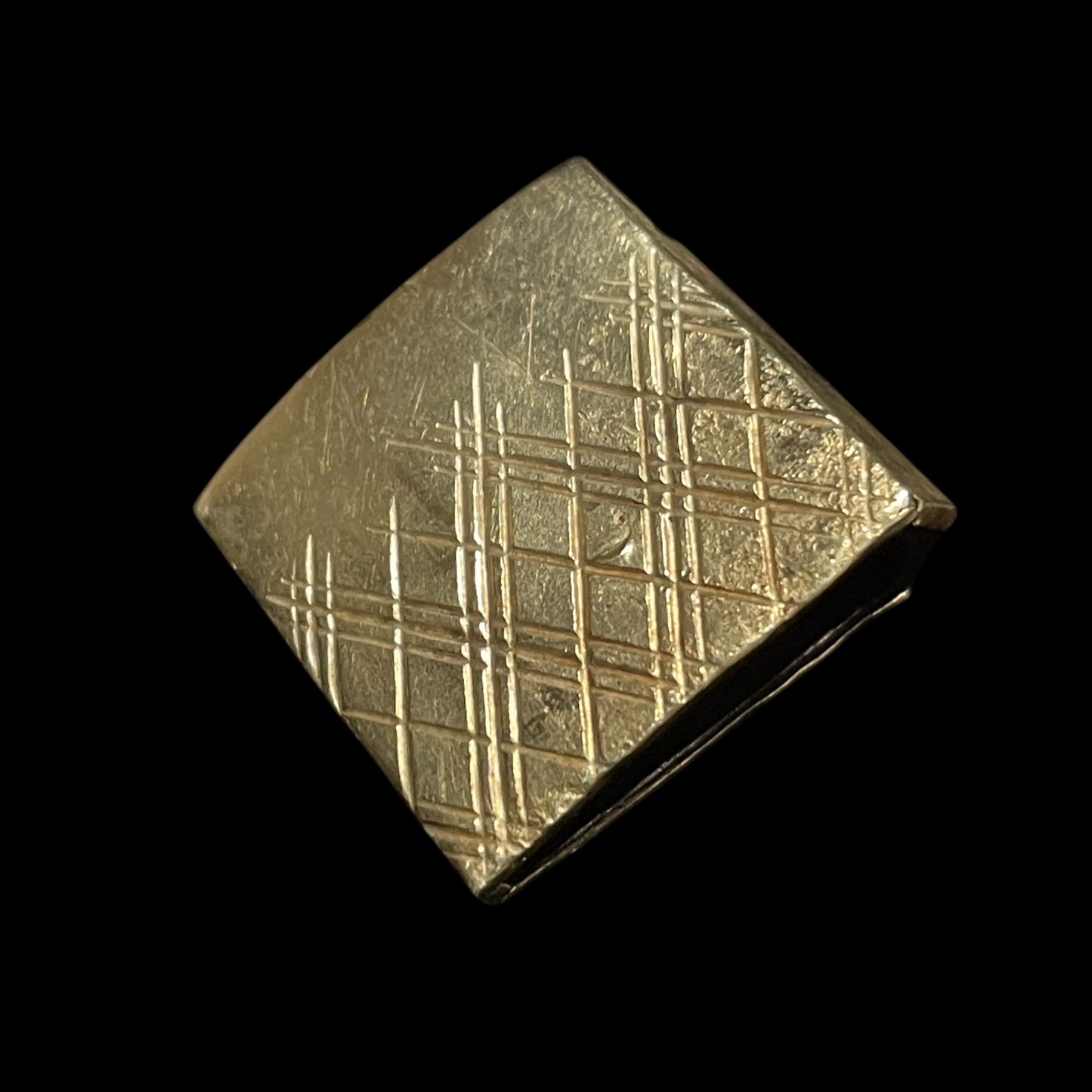 Tomo 友 signed, KOTO Tanto in Shirasaya, Muromachi period, Gold cover Habaki