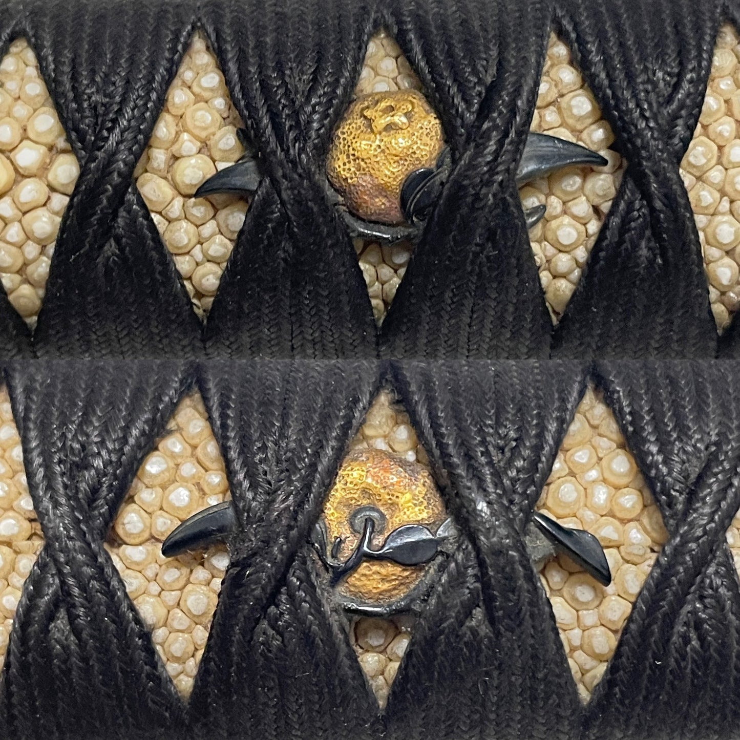 Bat Tsuba and Boar Fuchikashira TANTO, with Kozuka, Muromachi period mumei