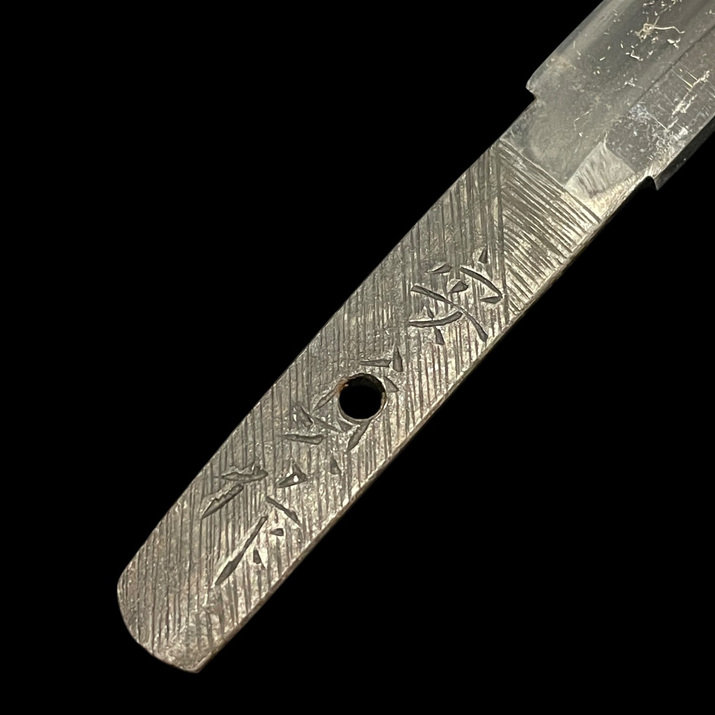 Unokubi-zukuri 鵜首造 TANTO, HORIMONO 刀身彫刻, Yasusada 安貞 signed, Edo period