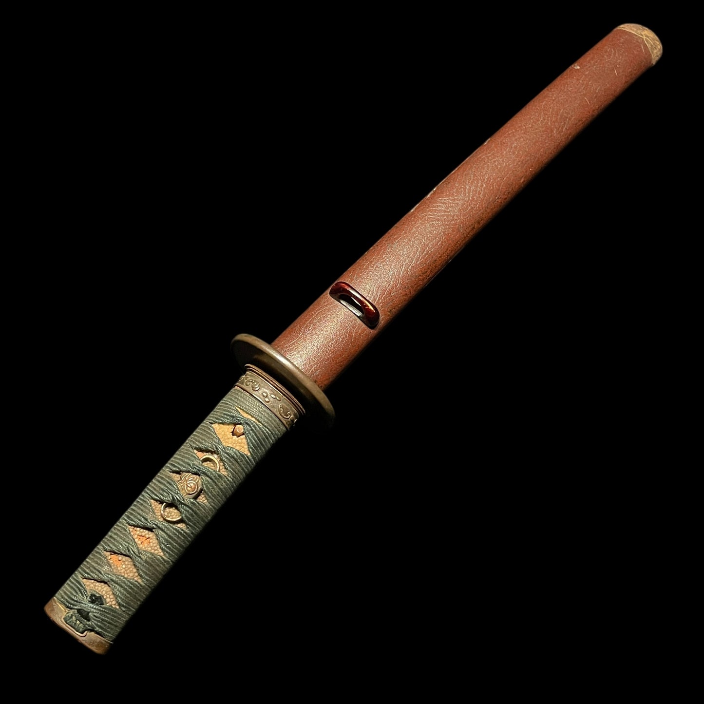 Red Sunnobi-Tanto 寸延短刀, with Kozuka, Large Kojiri, Edo period mumei