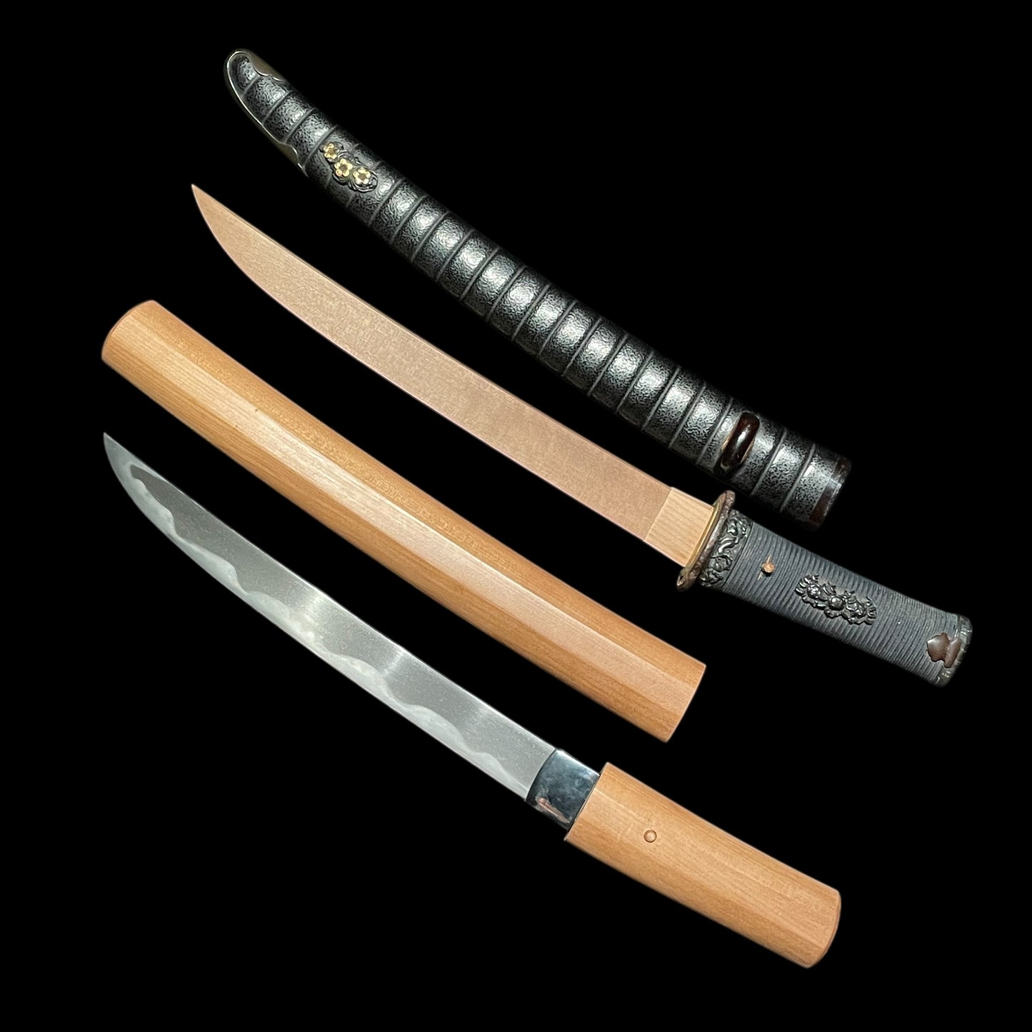 印籠刻鞘拵 Inrokizamisaya Koshirae, Ujifusa 氏房 signed TANTO, Muromachi period