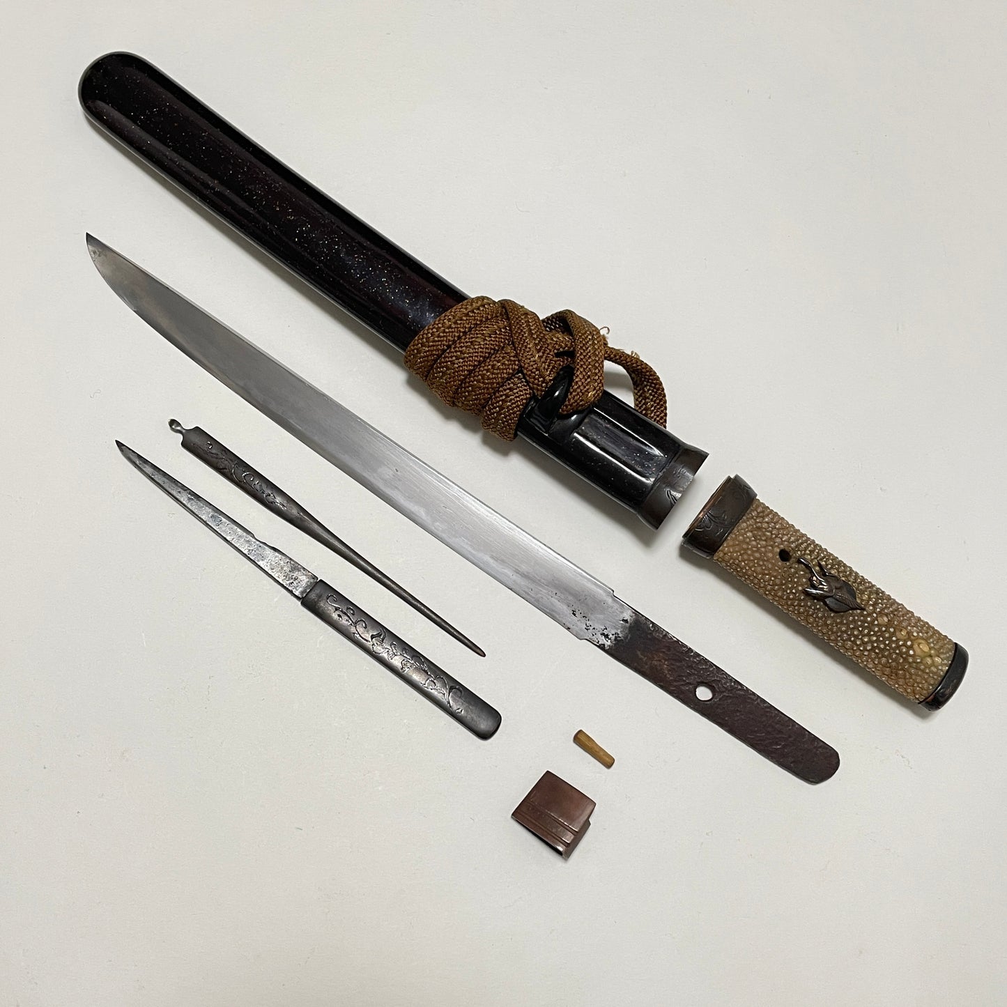 Shibuichi Fittings Aikuchi Koshirae TANTO, with Kozuka Kogai, Edo period mumei