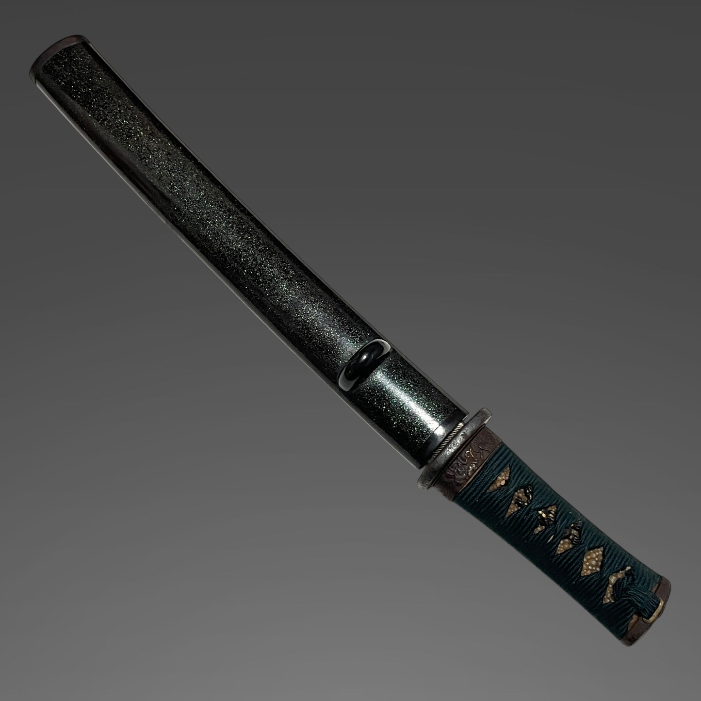 Thick TANTO, Shishi Menuki 獅子目貫, Gold inlay Tsuba, Edo period mumei