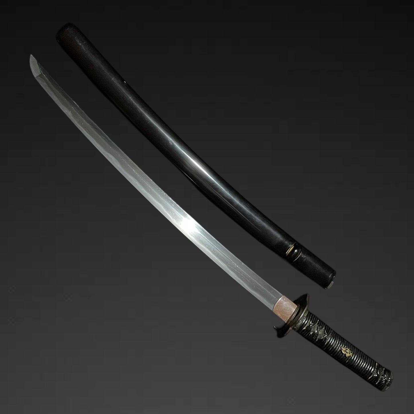 Golden Mt.Fuji Menuki, Black Wakizashi with Kozuka, Edo period mumei