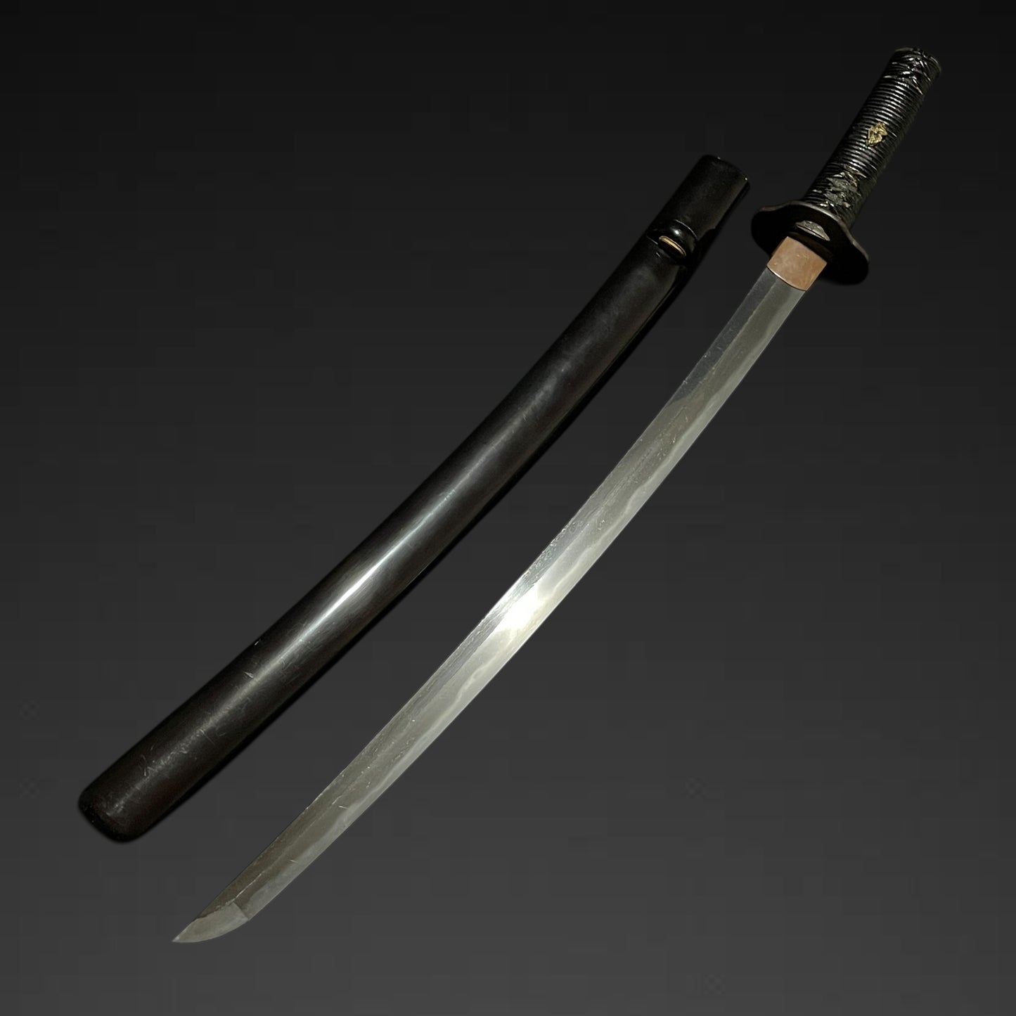 Golden Mt.Fuji Menuki, Black Wakizashi with Kozuka, Edo period mumei