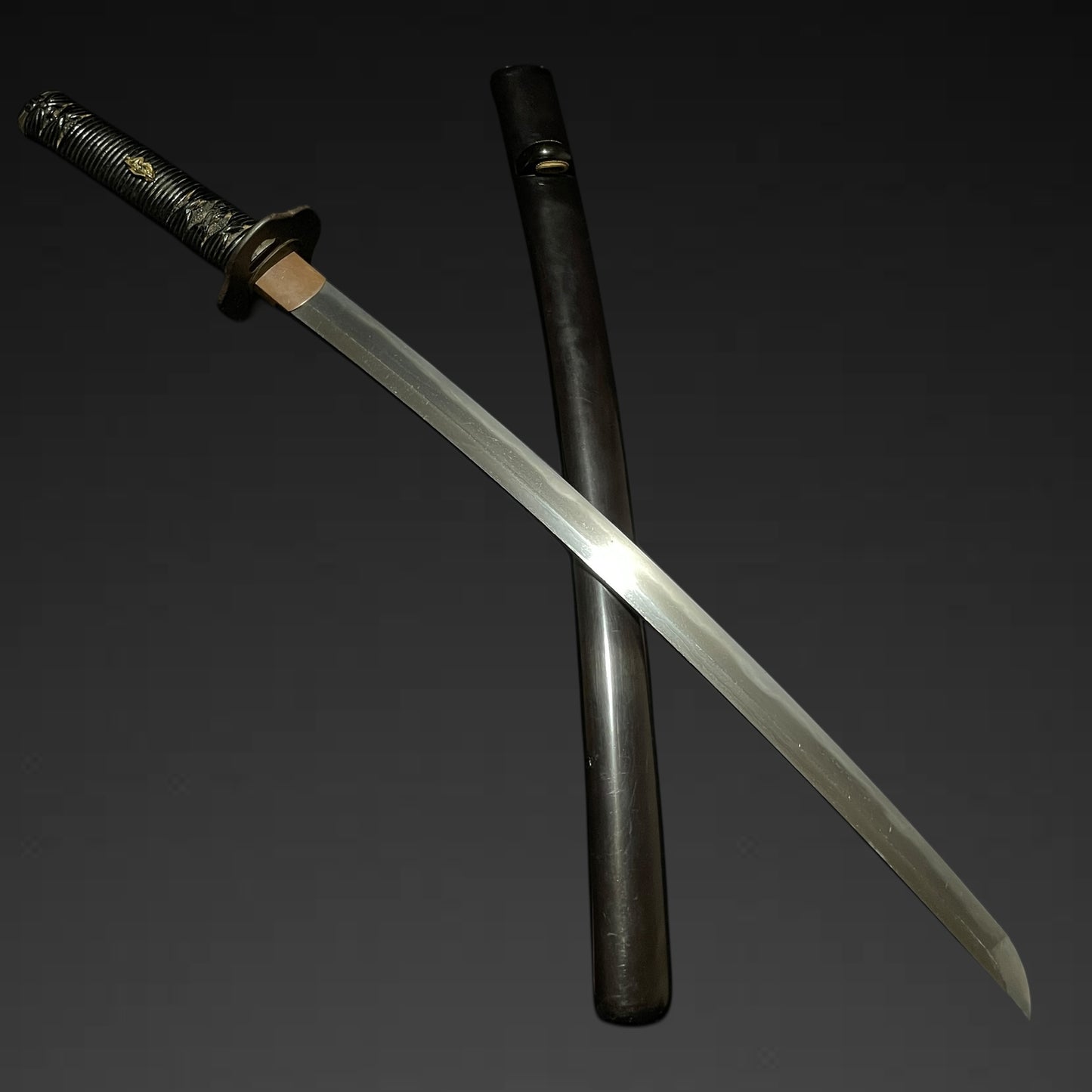 Golden Mt.Fuji Menuki, Black Wakizashi with Kozuka, Edo period mumei