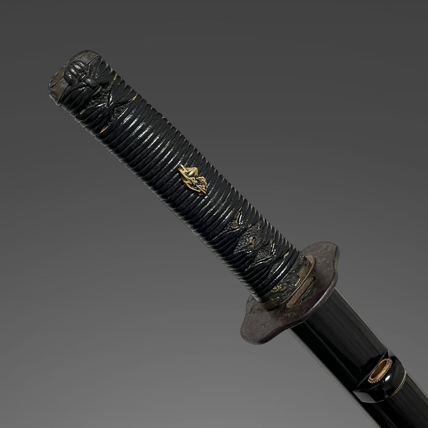 Golden Mt.Fuji Menuki, Black Wakizashi with Kozuka, Edo period mumei