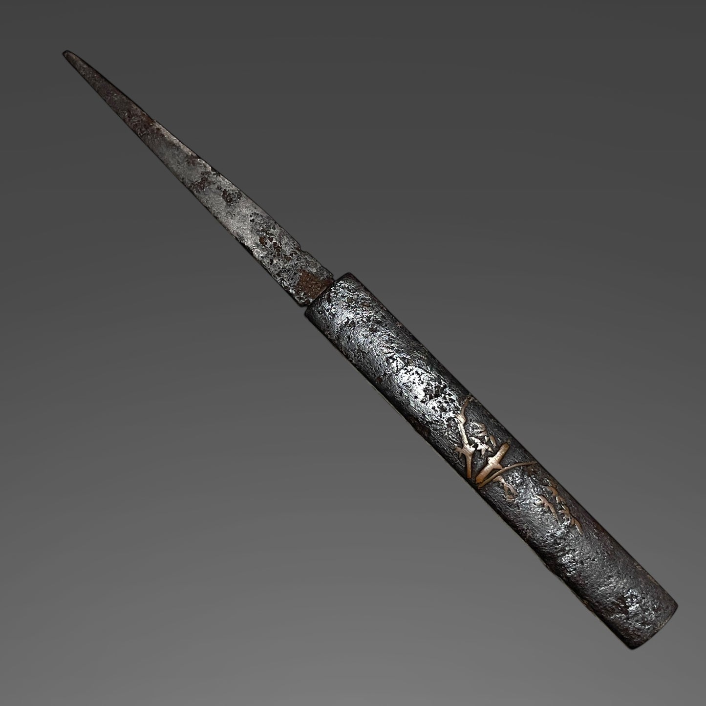Golden Mt.Fuji Menuki, Black Wakizashi with Kozuka, Edo period mumei